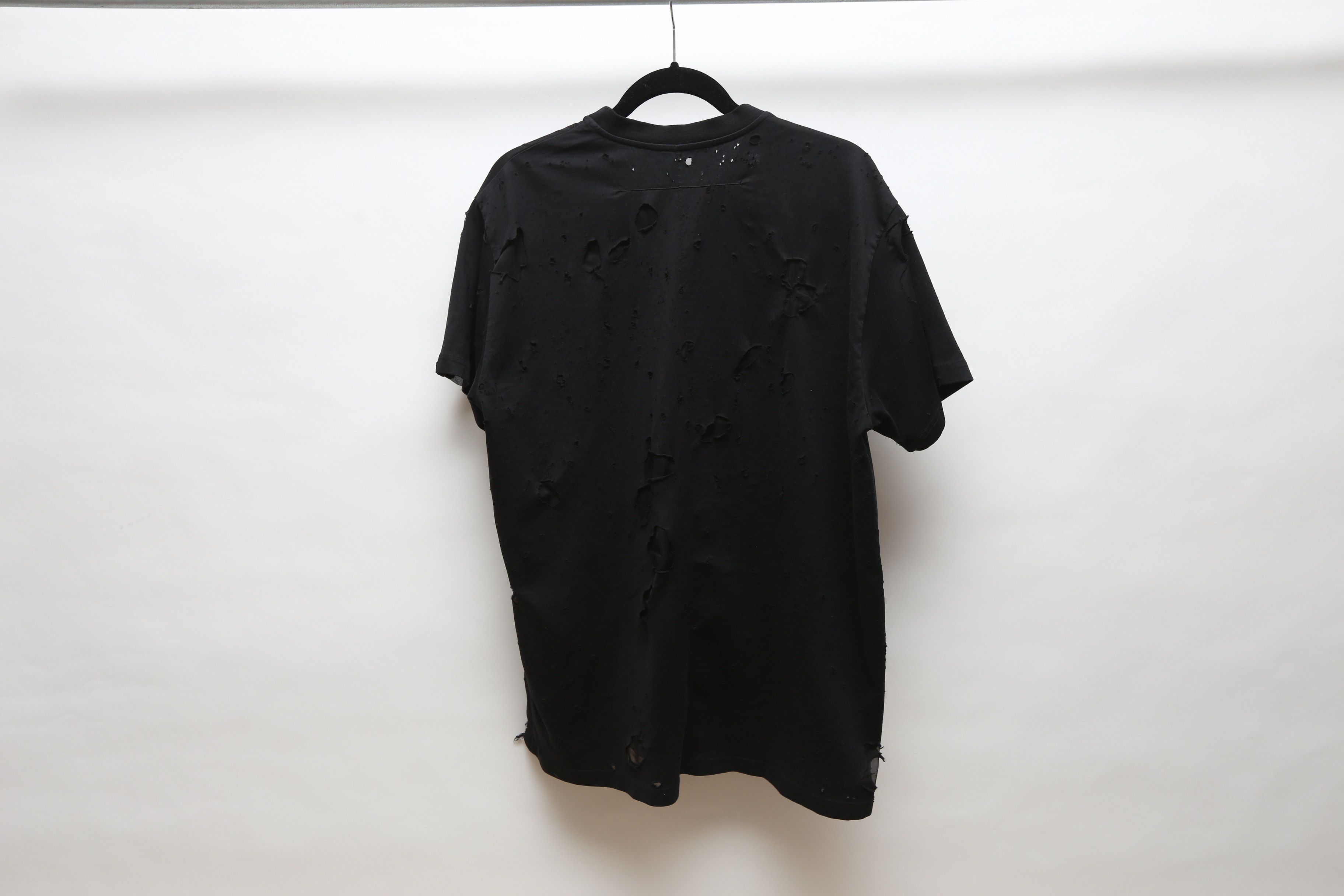 Givenchy Destroyed Logo TShirt Size US S / EU 44-46 / 1 - 2 Thumbnail