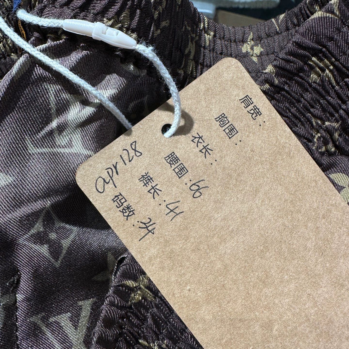 Louis Vuitton Louis Vuitton Monogram All-Over Silk Shorts 34 Size 25" / US 0 / IT 36 - 5 Thumbnail