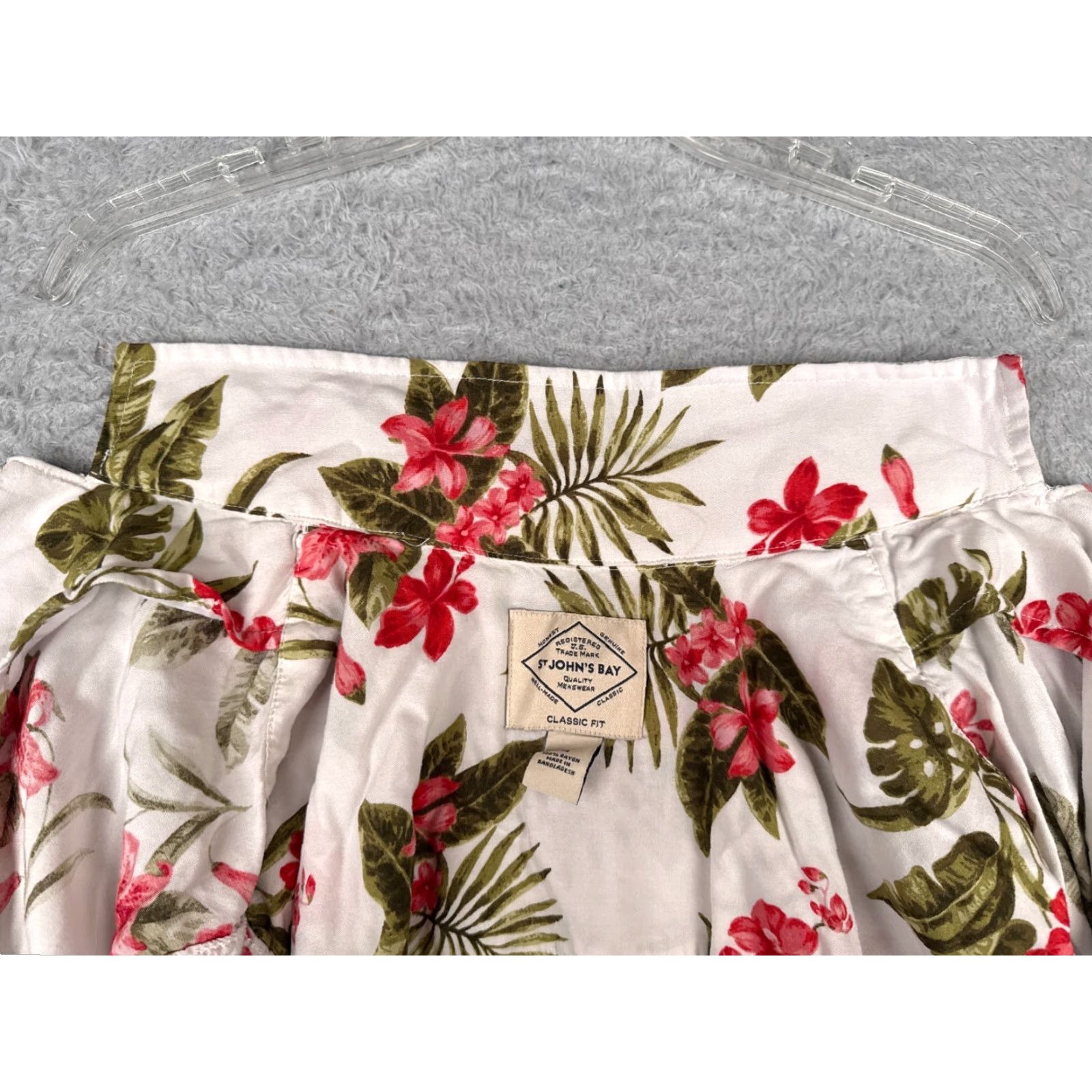 Vintage VINTAGE? No. Main point: St. Johns Bay Shirt Men Medium White Floral 100% Rayon Hawaiian Button Up Size US M / EU 48-50 / 2 - 2 Thumbnail