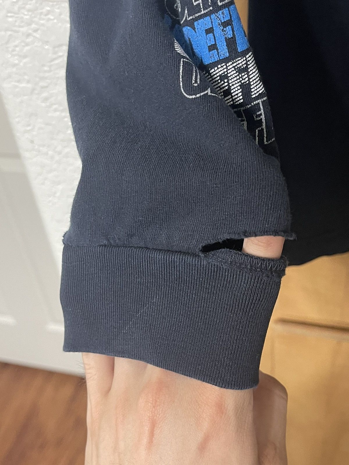 Undefeated Undefeated black long sleeve Blue and White Size US M / EU 48-50 / 2 - 5 Thumbnail