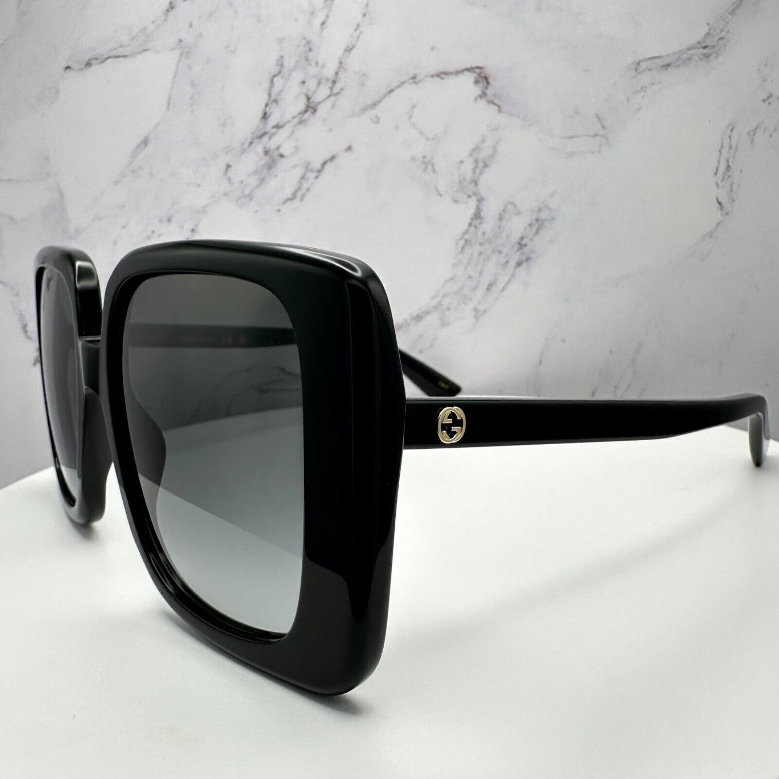 New Gucci Sunglasses Black Square Gold Interlocking GG