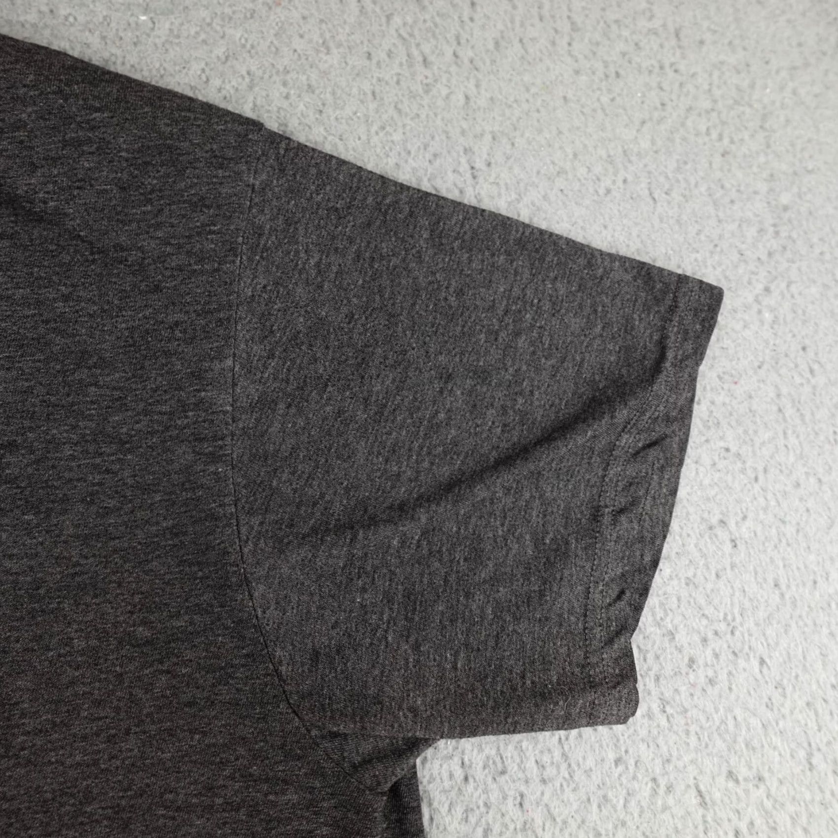 Nike VINTAGE Nike Shirt Mens L Gray Short Sleeve Performance Short Sleeve Y2K Size US L / EU 52-54 / 3 - 6 Thumbnail