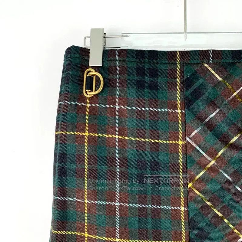 Burberry Burberry Women's Color Block Wool Skirt. Size 26" / US 2 / IT 38 - 3 Thumbnail