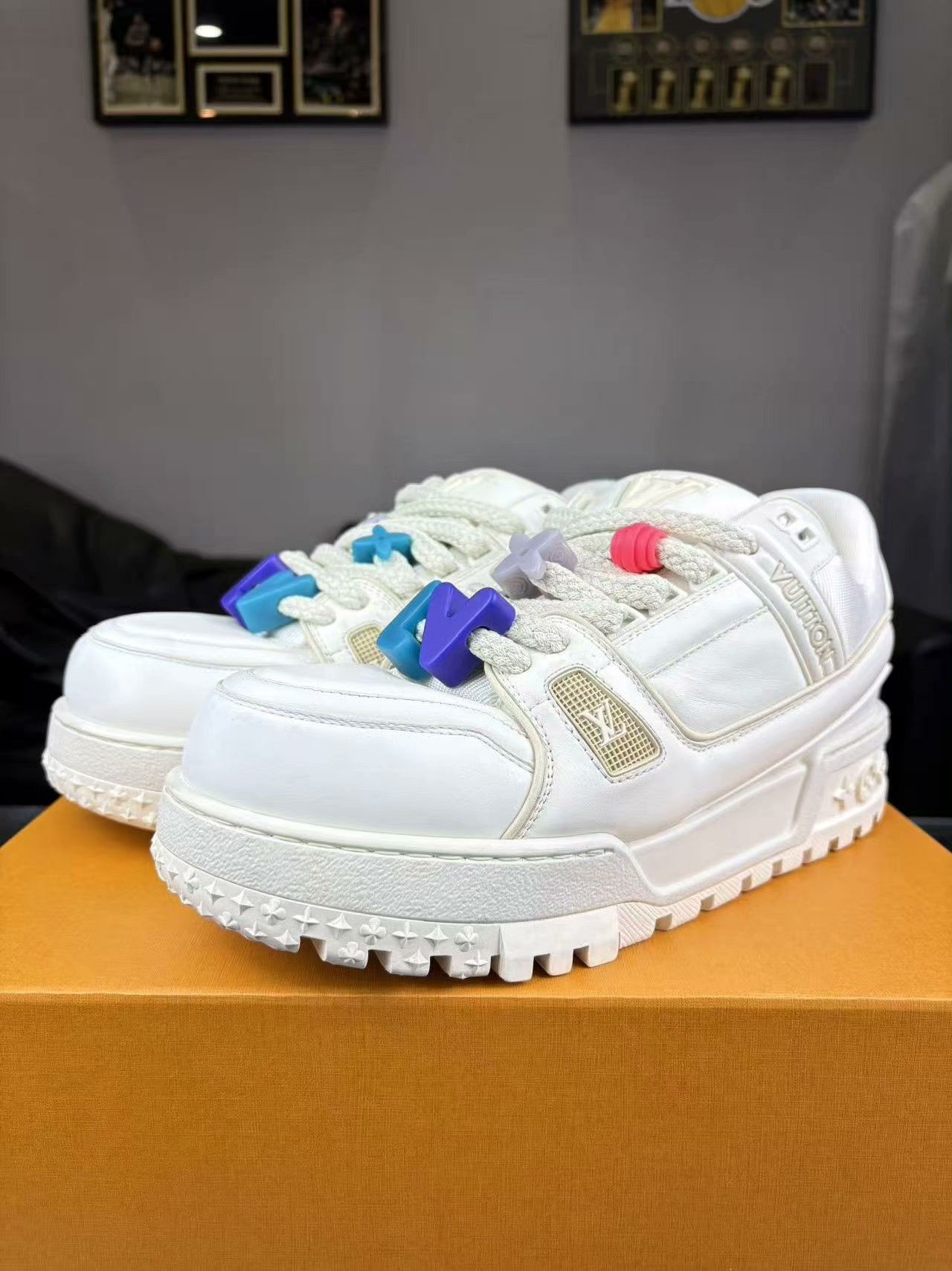 Louis Vuitton Louis Vuitton Training White Lowtop Sneakers 41 Men Size US 8.5 / EU 41-42 - 1 Thumbnail