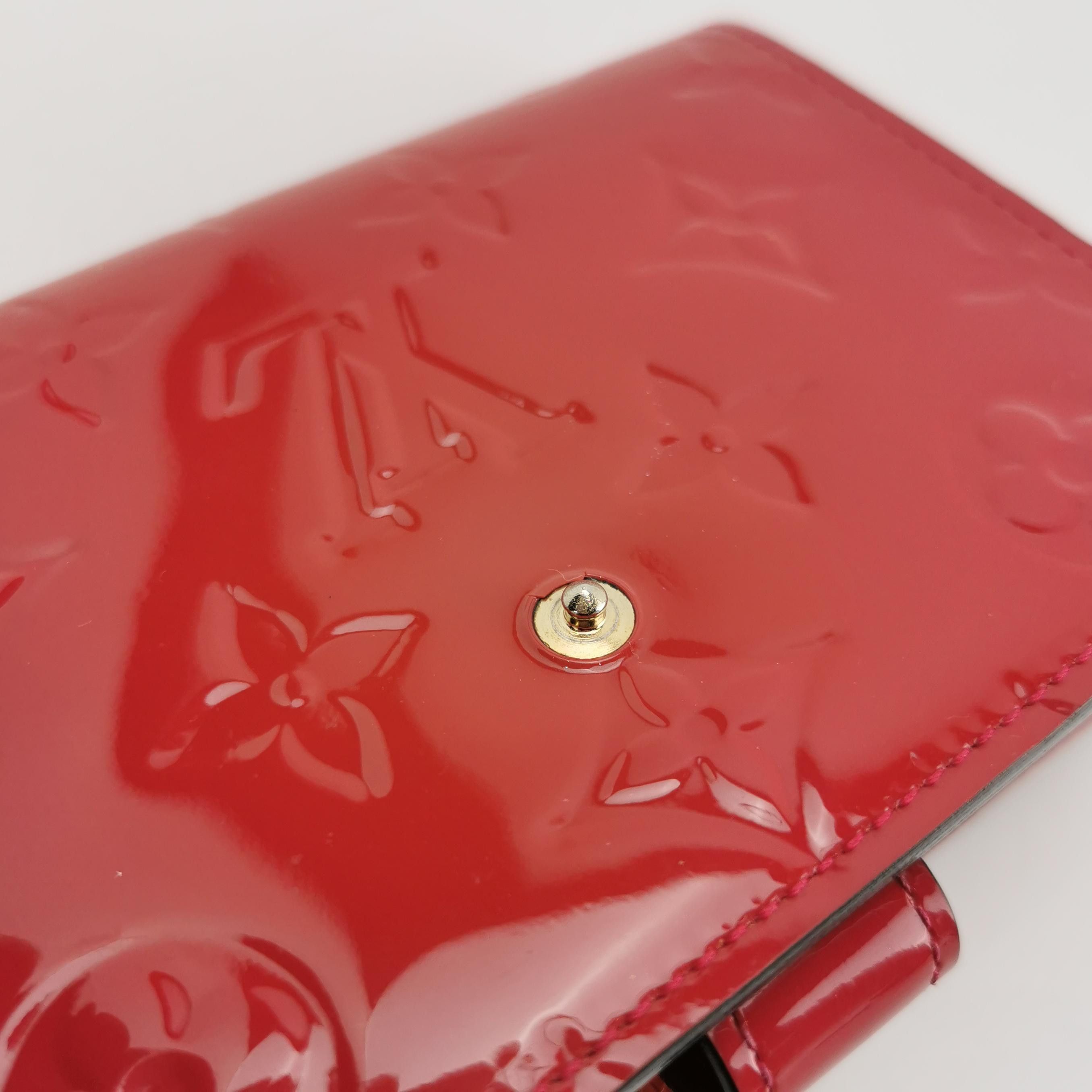 Louis Vuitton Louis Vuitton (LV) Patent leather solid color monogram port Size ONE SIZE - 6 Thumbnail