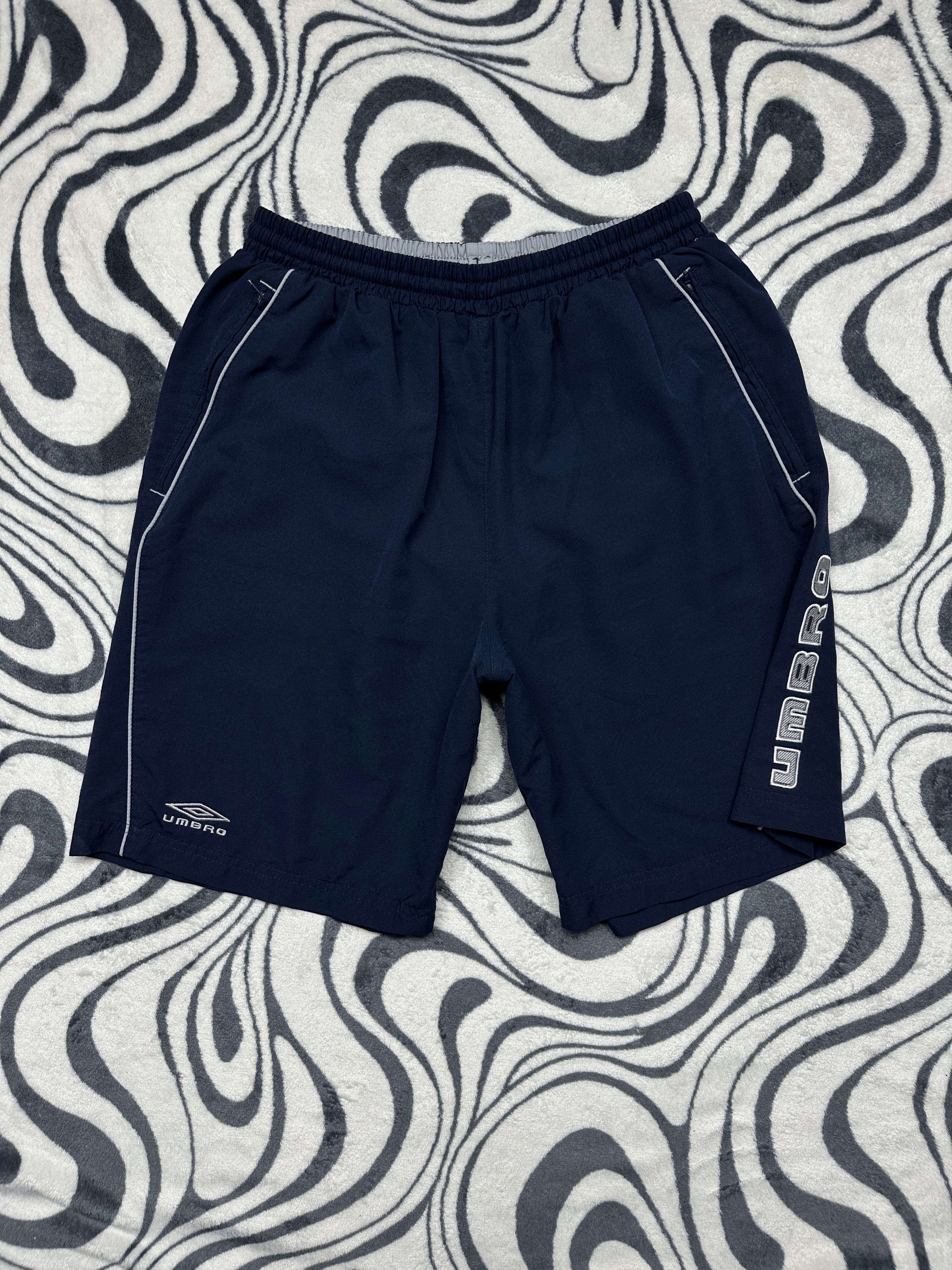 Umbro Umbro Vintage Mens Nylon Shorts Y2K Size US 34 / EU 50 - 3 Thumbnail