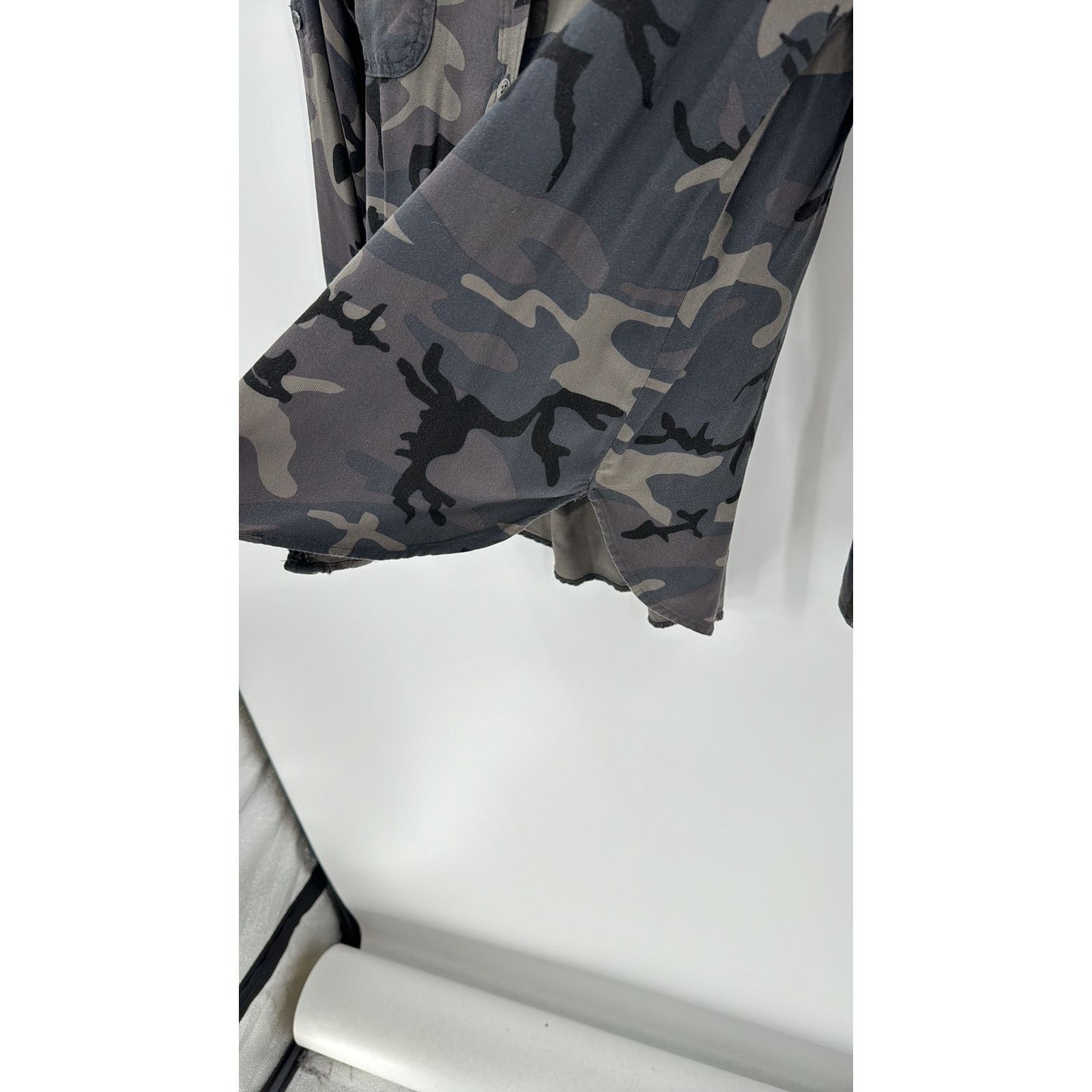 Rock & Republic Rock & Republic sz xl camo Rayon Button Up Shirt High Low Size S / US 4 / IT 40 - 8 Thumbnail