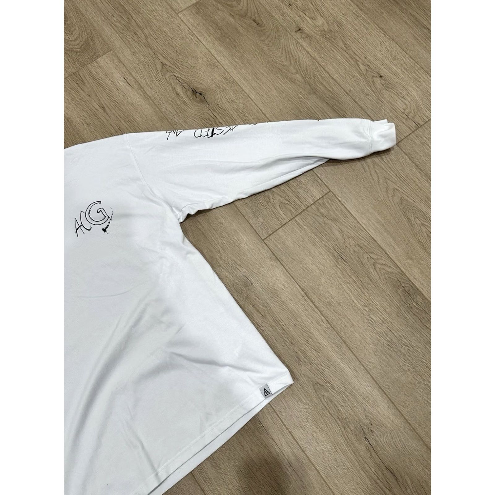 Nike VINTAGE? No. Nike ACG All Conditions Gear Shirt Mens Small Outdoor White Long Sleeve Crew Neck Solid Graphic Print Logo Size US S / EU 44-46 / 1 - 2 Thumbnail
