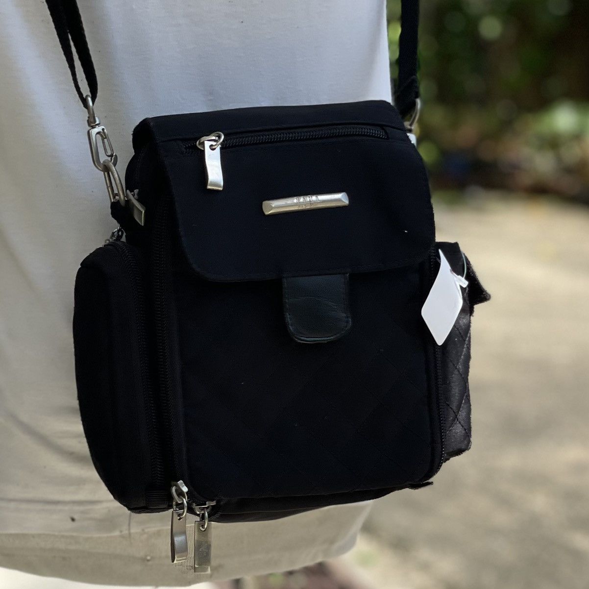 Hypebeast RARA FASHION MULTI-POCKET CROSSBODY/SLING BAG Size ONE SIZE - 2 Thumbnail
