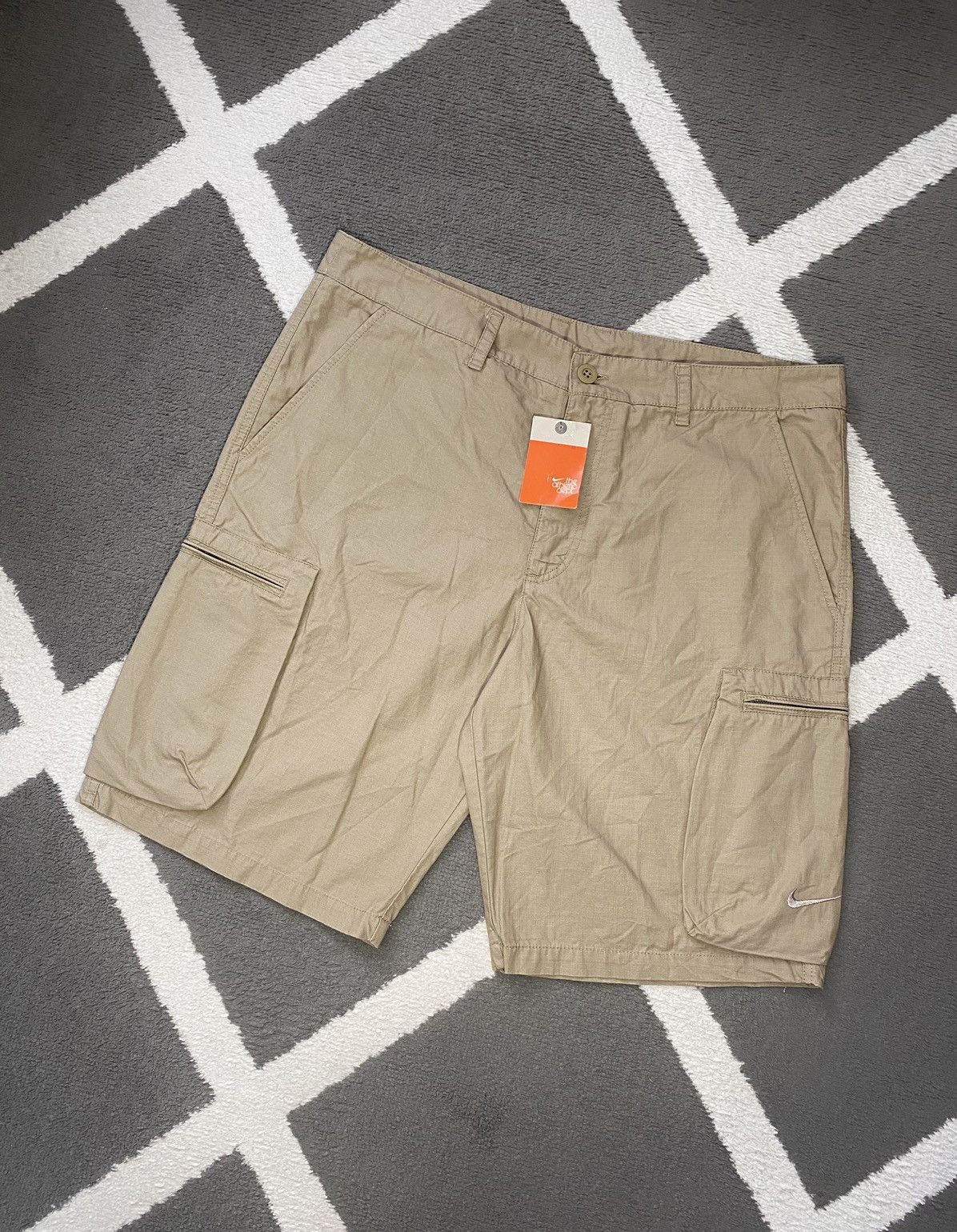 Nike × Vintage Vintage 00’s Y2K Nike Cargo Shorts Beige brand new ACG Size US 38 / EU 54 - 1 Thumbnail