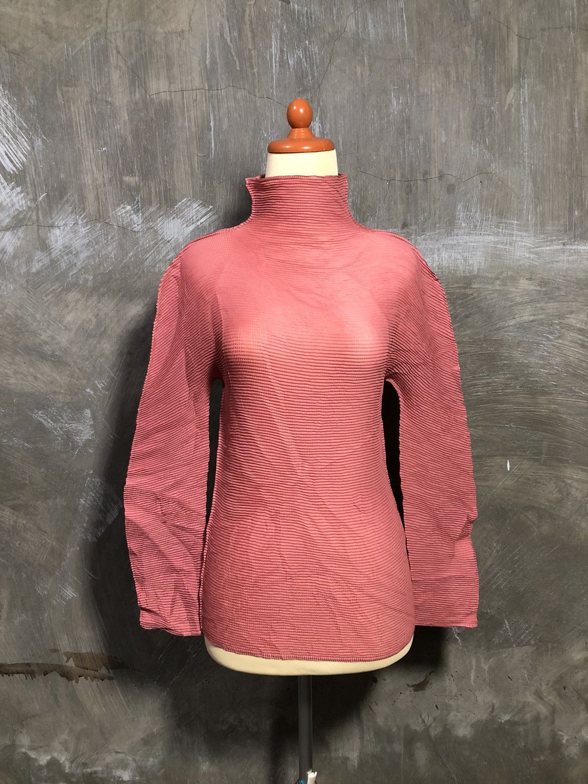 Homme Plisse Issey Miyake × Issey Miyake × Pleats Please Issey Miyake Me Issey Miyake Pleats Tops Size S / US 4 / IT 40 - 1 Thumbnail