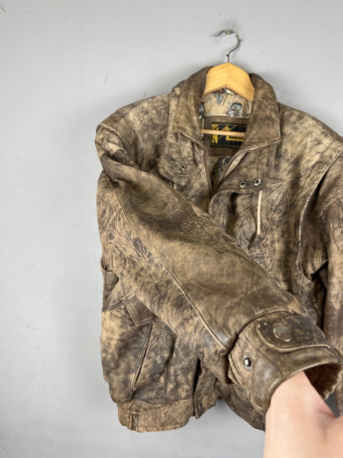 Vintage Vintage Multi pocket Camo Leather Jacket G2 style Size US L / EU 52-54 / 3 - 8 Thumbnail