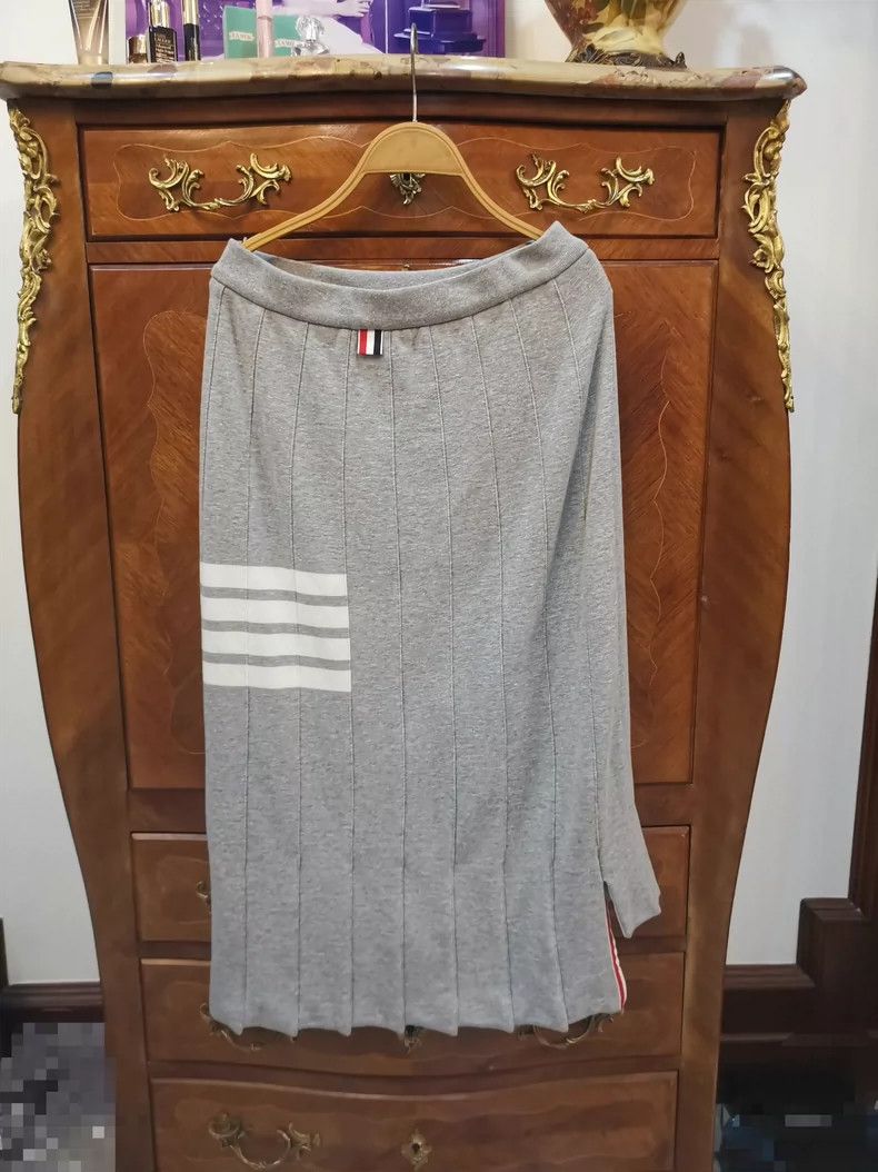 Thom Browne Thom Browne A pleated skirt Size 27" / US 4 / IT 40 - 2 Thumbnail