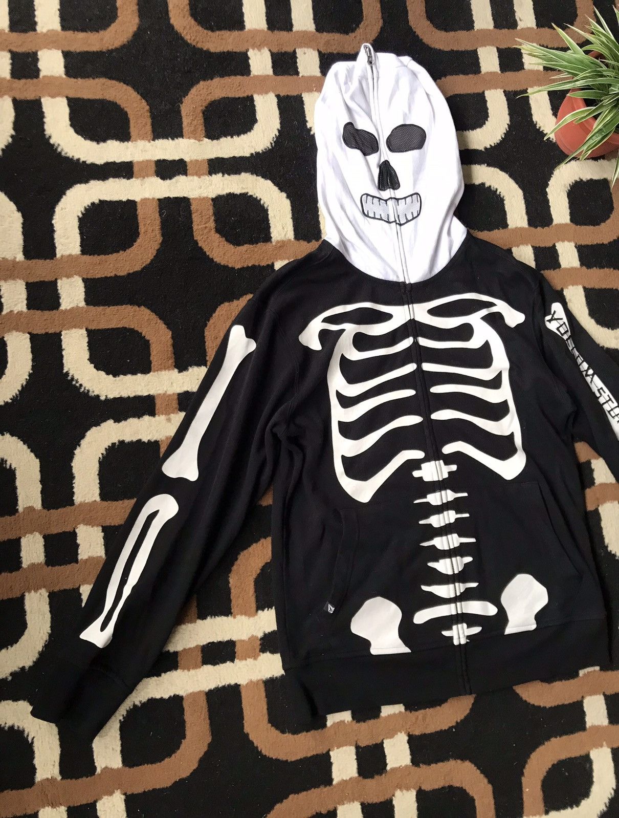 Volcom 🔥 🔥 OFFER ME NOW ‼️ Rare Volcom Skull Skeleton Hoodie Size US M / EU 48-50 / 2 - 3 Thumbnail