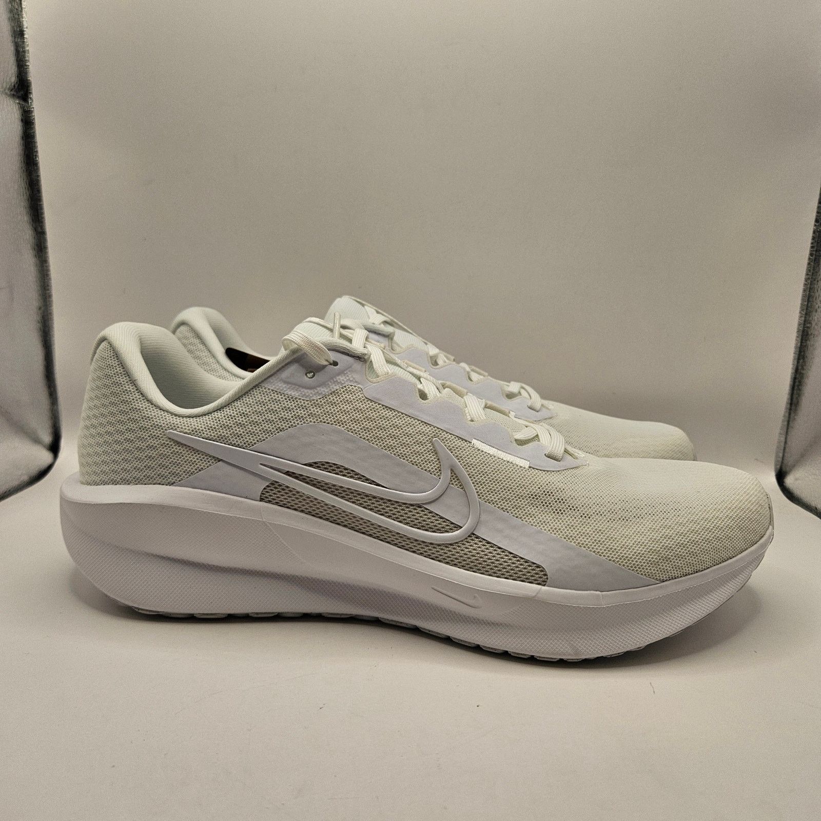 Nike NIKE MEN'S 11 DOWNSHIFTER 13 WHITE WOLF GREY FD6454-100 NWOB Size US 11 / EU 44 - 4 Thumbnail