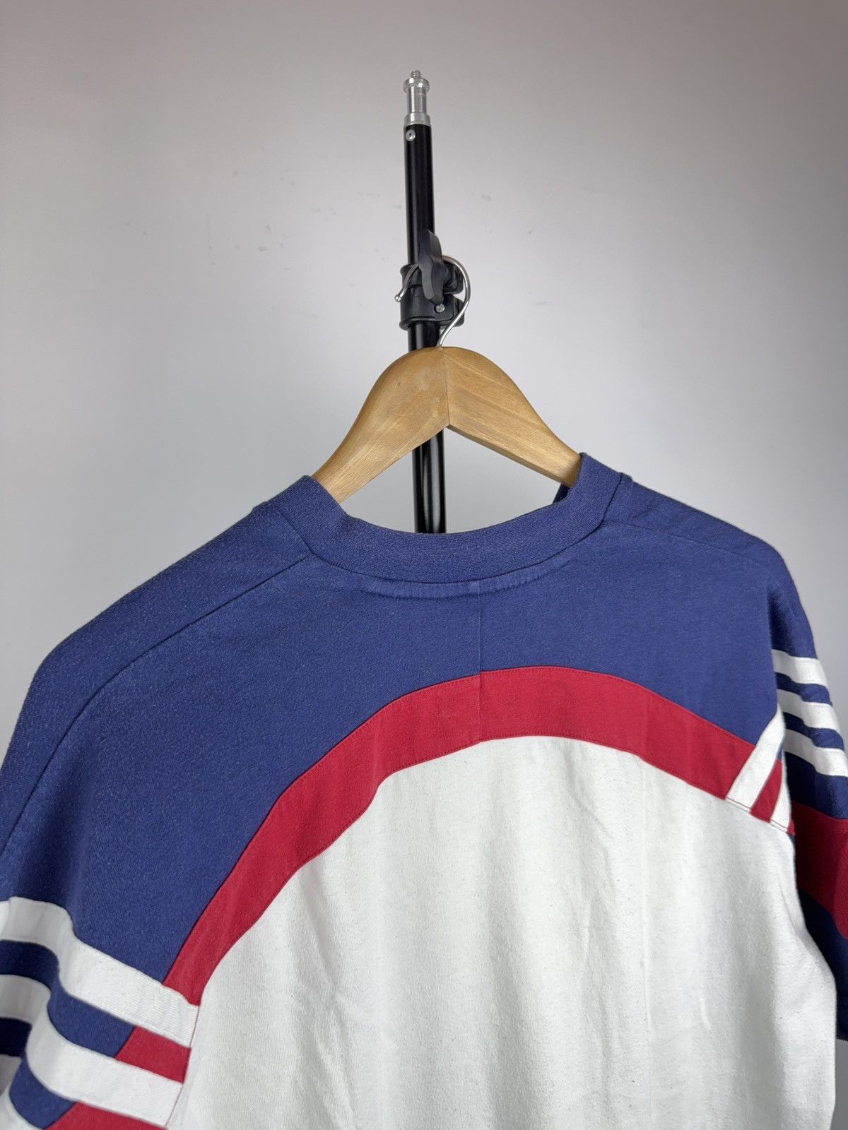 Adidas Retro Vintage Adidas V Neck T-Shirt 90s Stripes Logo Tee Size US M / EU 48-50 / 2 - 13 Thumbnail