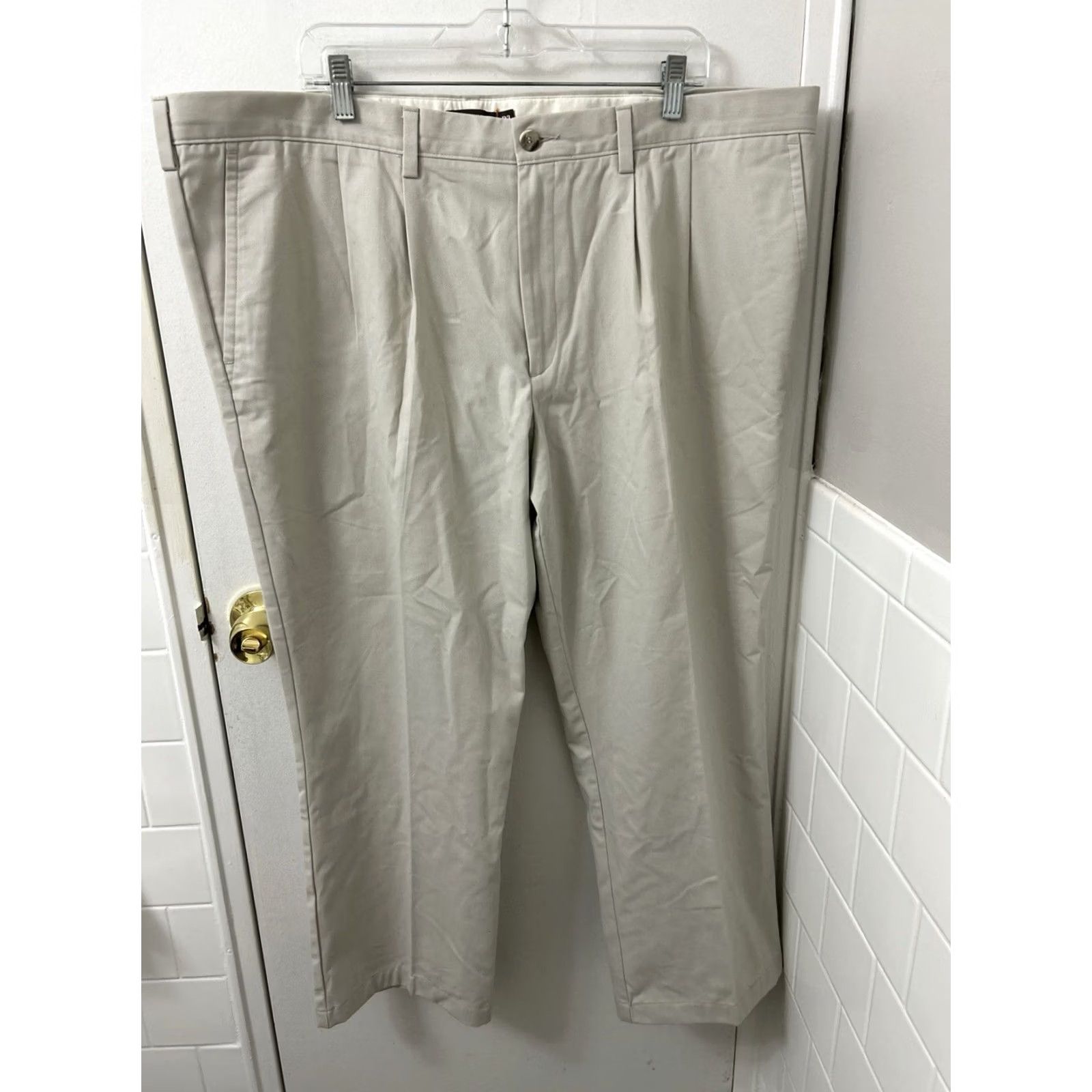 Dockers VINTAGE? No. Dockers D3 Khaki Pants Mens 44x32 Beige Classic Fit Pleated Chino YKK Trousers Size US 44 / EU 60 - 2 Thumbnail