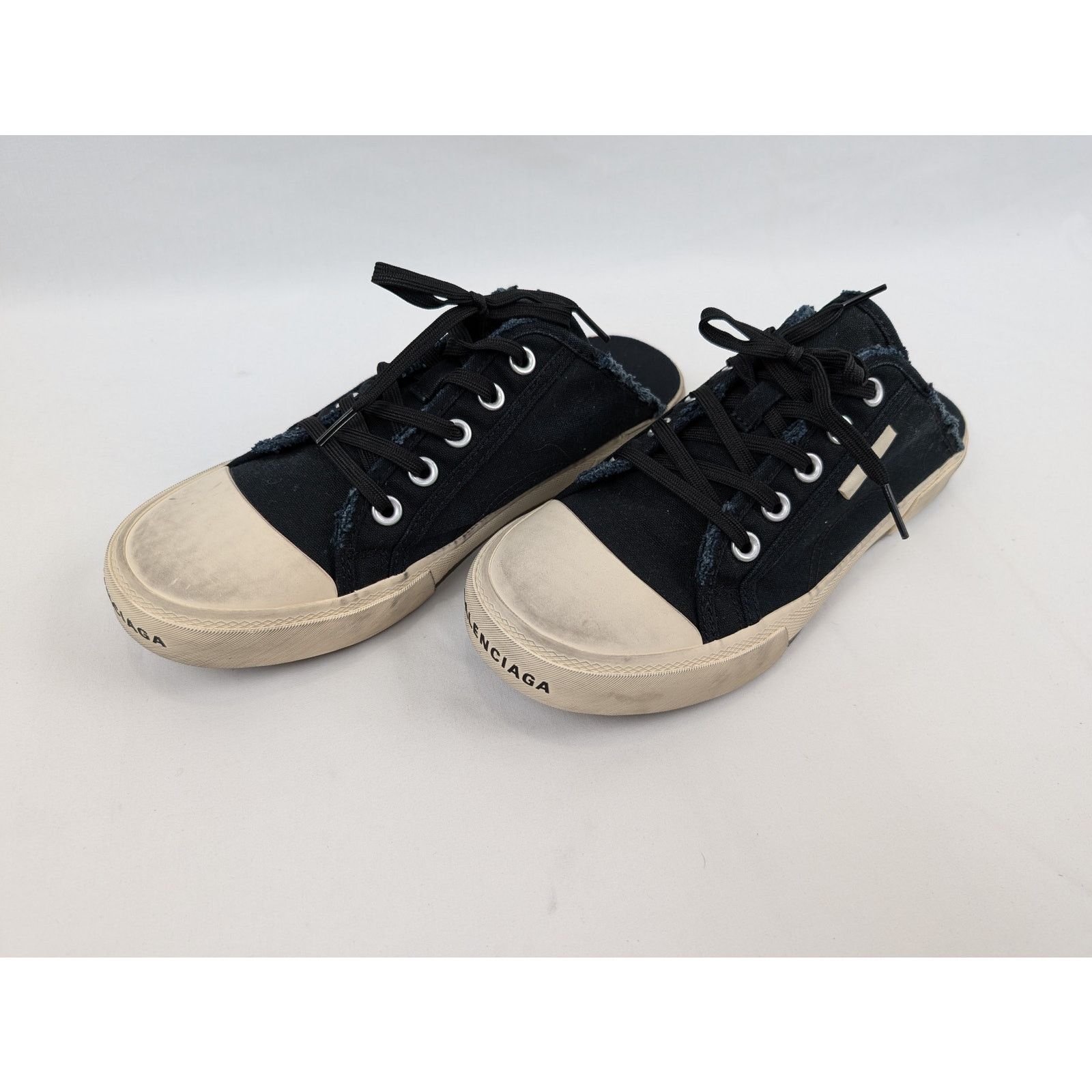 Balenciaga o1rshd1 Paris Mule Destroyed Mule VLUC in Black/White Size US 7 / EU 40 - 18 Thumbnail