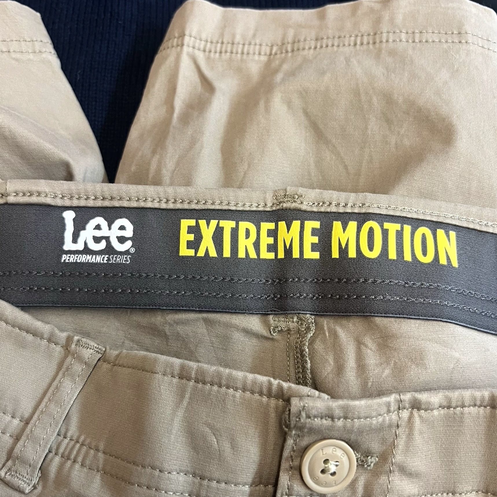 Lee Lee Men's Extreme Motion Relaxed Fit Utility Cargo Shorts, Beige, Size 32, 10-Inch Inseam, Casual Workwear Size US 32 / EU 48 - 6 Thumbnail