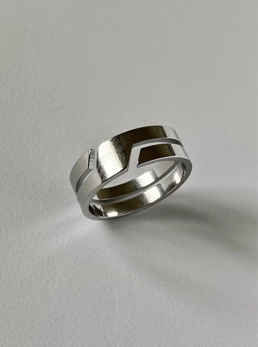 Jewelry x Ring Gold Plated Simple Stainless Steel Ring ( Size 7-11 ) in Silver, Men's