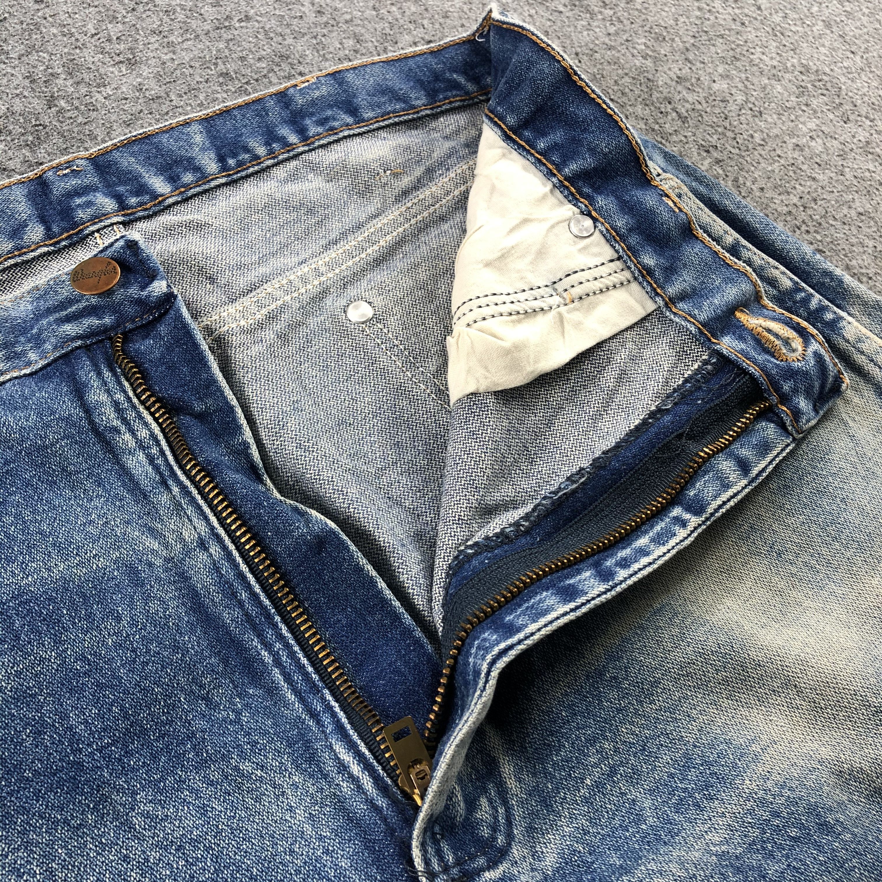 Vintage Vintage Blue Wash Wrangler Jeans-J2163 Size US 33 - 11 Thumbnail