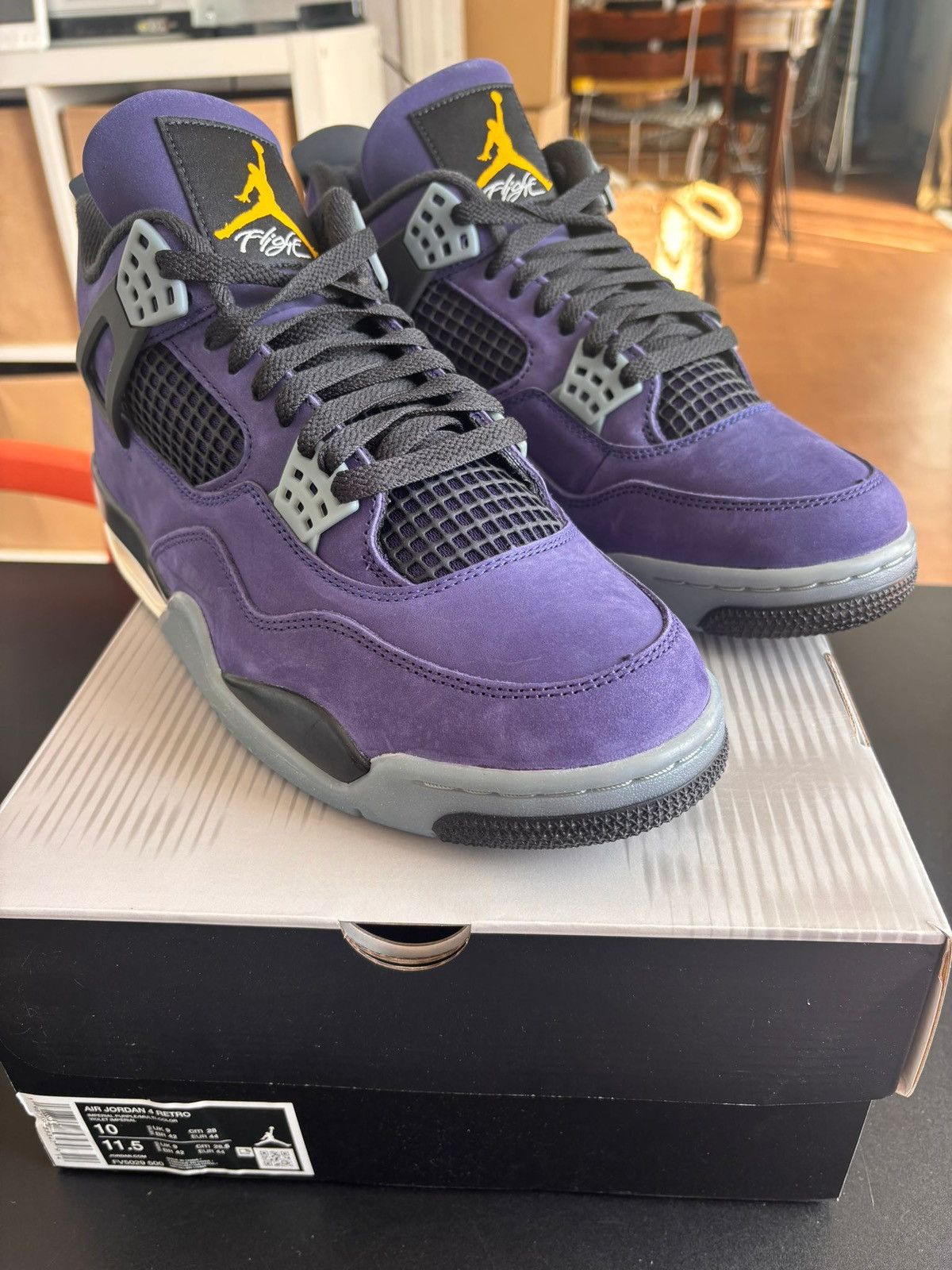 Jordan Brand Air Jordan Retro 4 Lakers Size US 10 / EU 43 - 2 Thumbnail