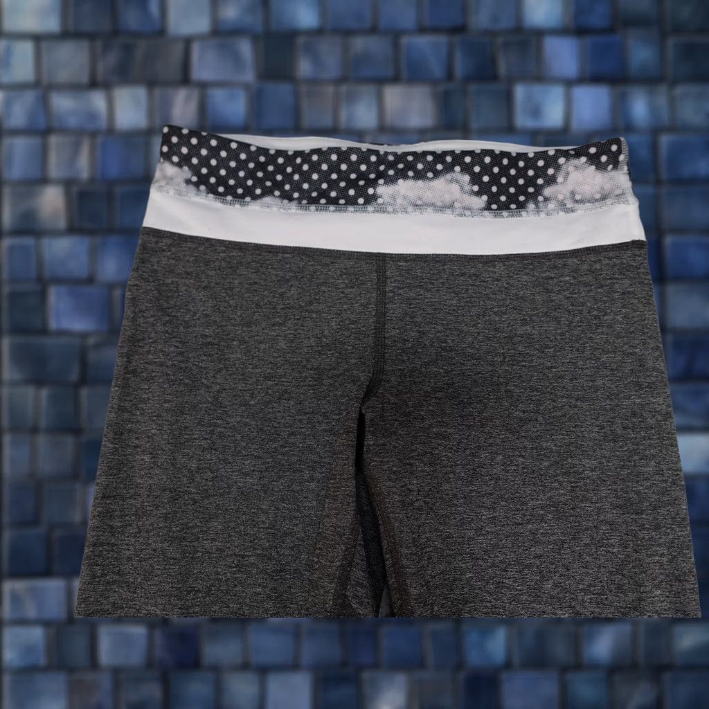 Lululemon Lululemon Pants Womens 6 Gray Crop Leggings Polka Dot Waist Back Zip Pocket Capri Yoga Running Gym & Training Womens 6 Gray Size 28" / US 6 / IT 42 - 1 Thumbnail