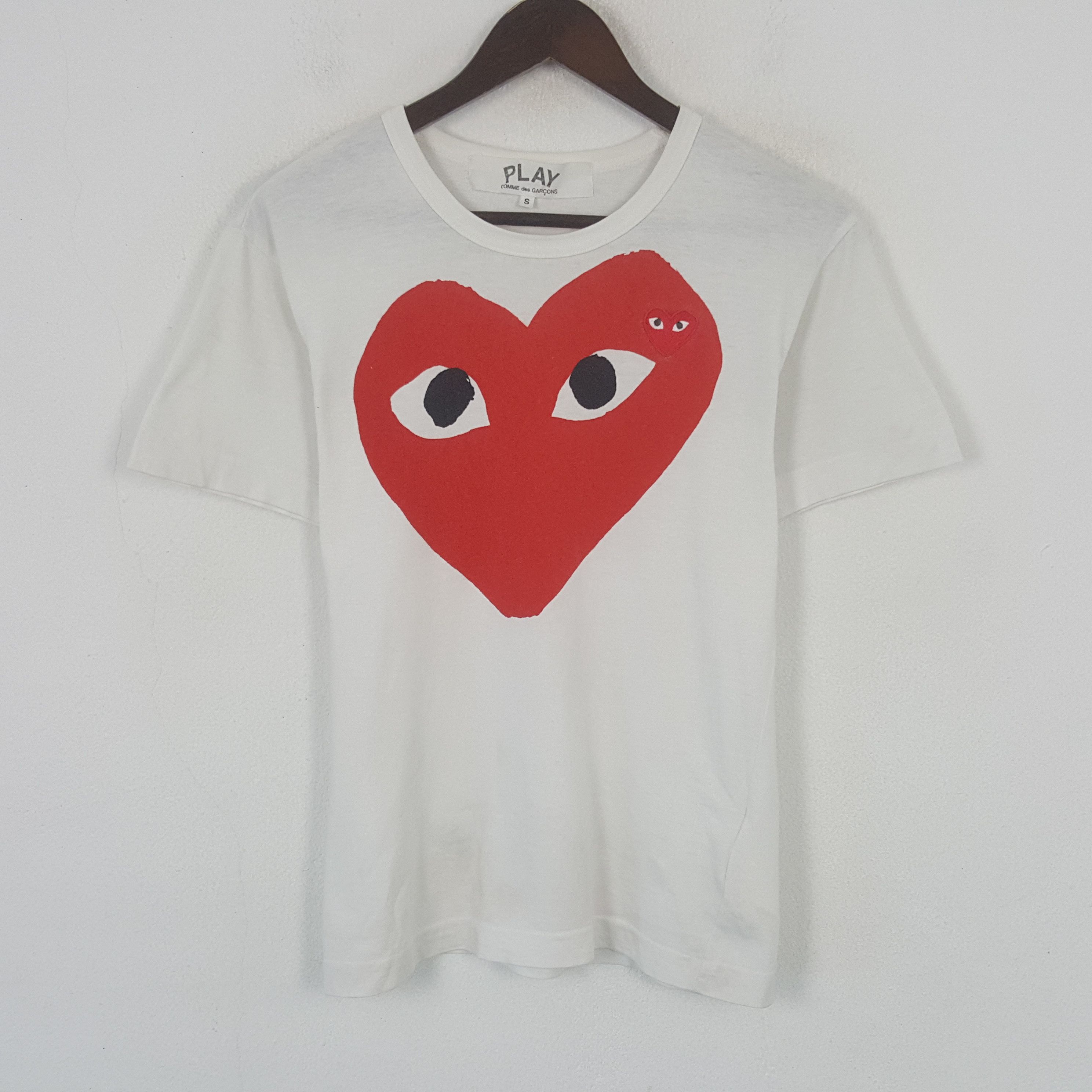 Comme des Garcons PLAY Vintage Comme des Garcons Big Logo Tshirt Size US S / EU 44-46 / 1 - 1 Thumbnail