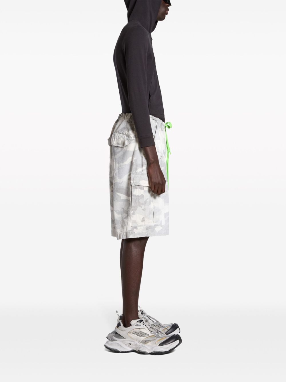 Balenciaga o1bcso1str0425 Cargo Shorts in Light Grey/White Size US 36 / EU 52 - 3 Thumbnail