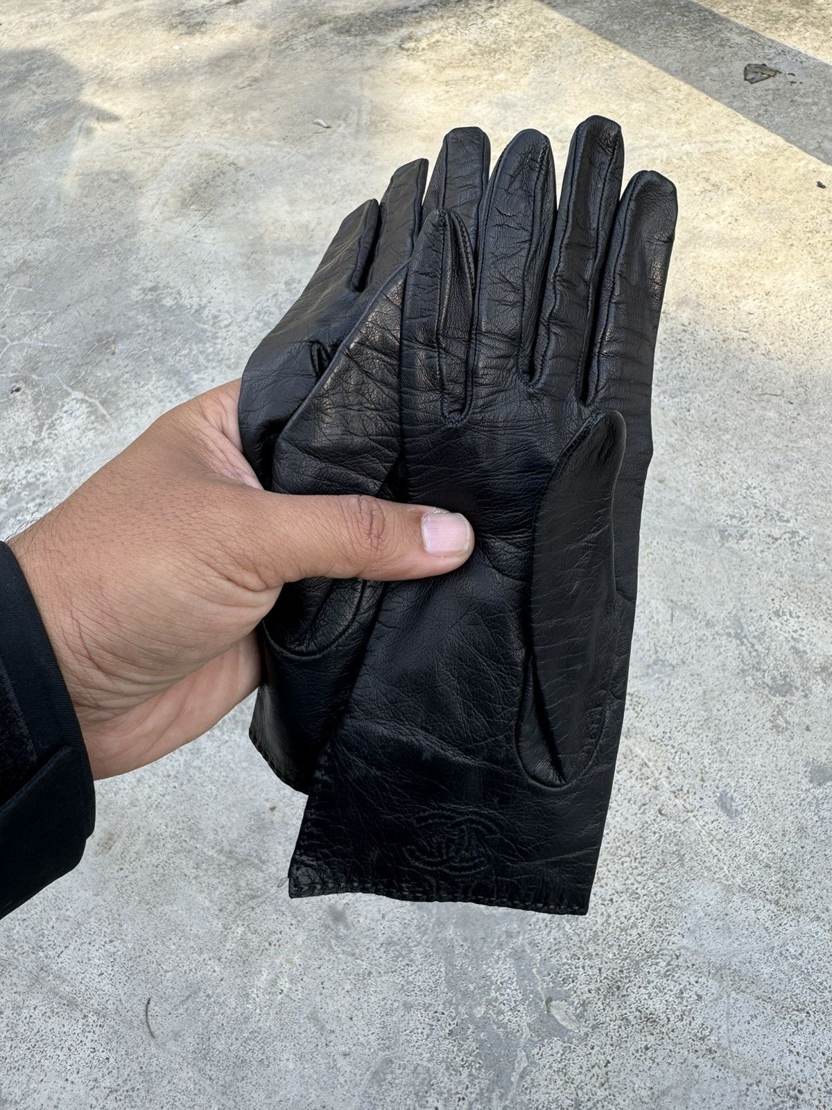 Chanel × Vintage 1990’s Vintage Chanel Logo Leather Gloves Made in France Size ONE SIZE - 6 Thumbnail