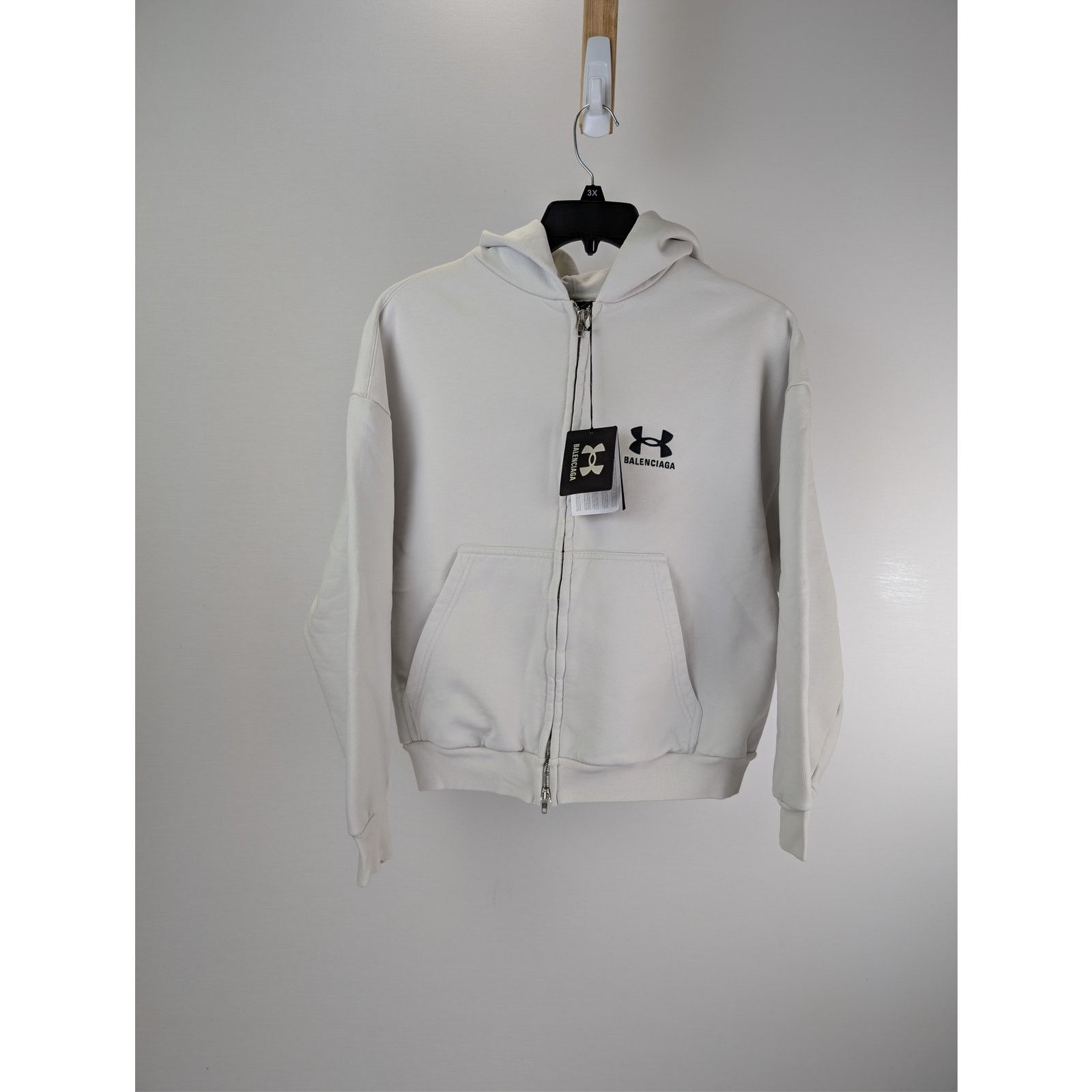 Balenciaga × Under Armour o1rshd1 UA Regular Zip-up Hoodie in Dirty White/Black Size US S / EU 44-46 / 1 - 1 Thumbnail