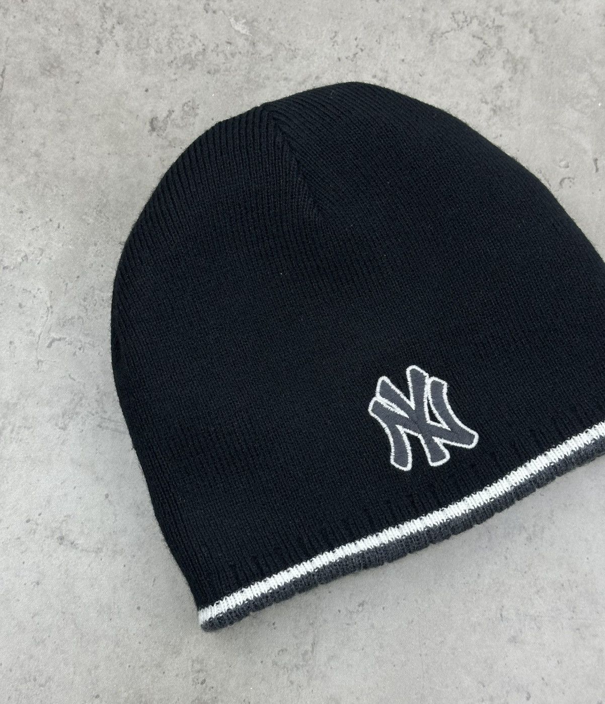 New York Yankees Vintage New York Beanie Lightweight Hat Two-sided One Size Size ONE SIZE - 6 Thumbnail