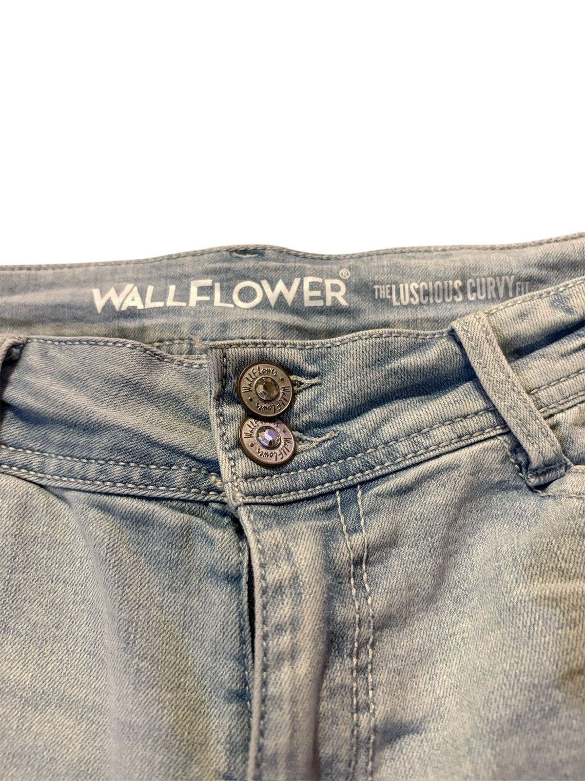 Other stunning Wallflower denim shorts! SIZE 11 Size 32" / US 10 / IT 46 - 2 Thumbnail