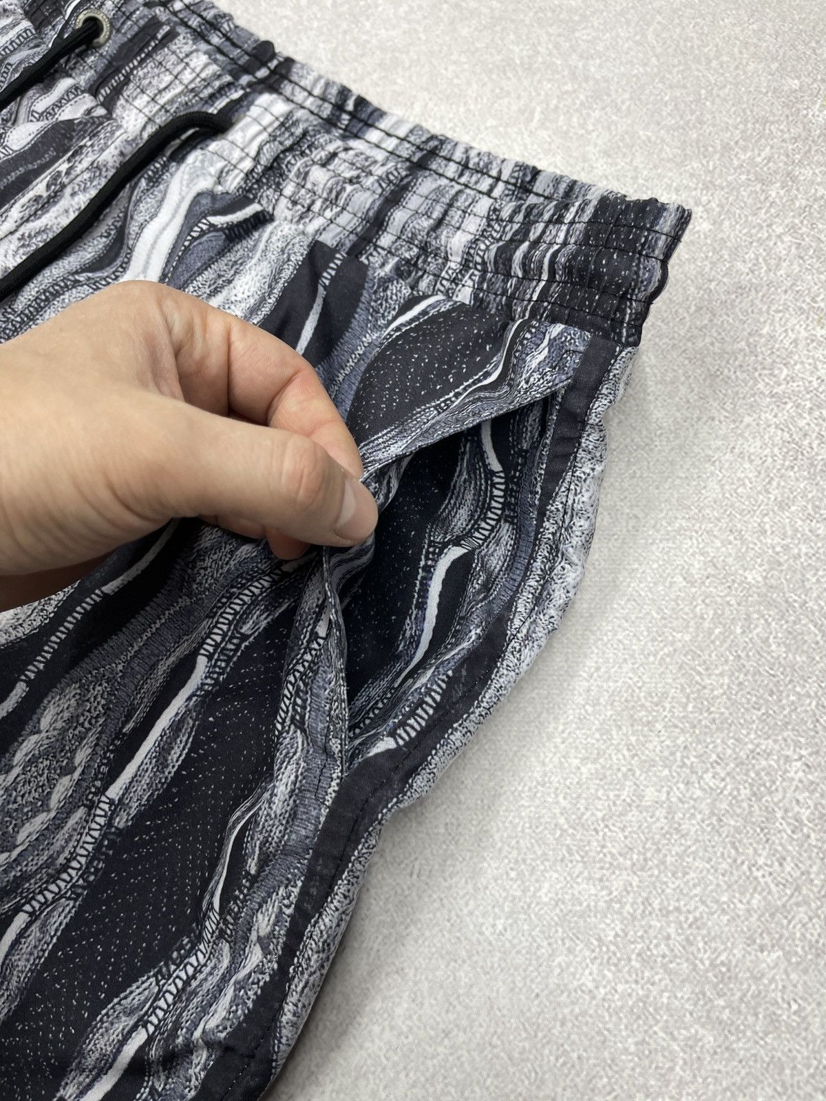 Carlo Colucci CARLO COLUCCI COOGI Style Pattern Swim Shorts Black/Gray Size US 36 / EU 52 - 6 Thumbnail