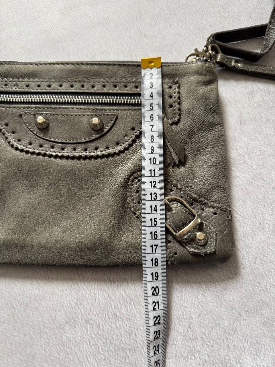 Vintage Vintage Distressed Leather Crossbody Bag Y2K Style Size ONE SIZE - 10 Thumbnail