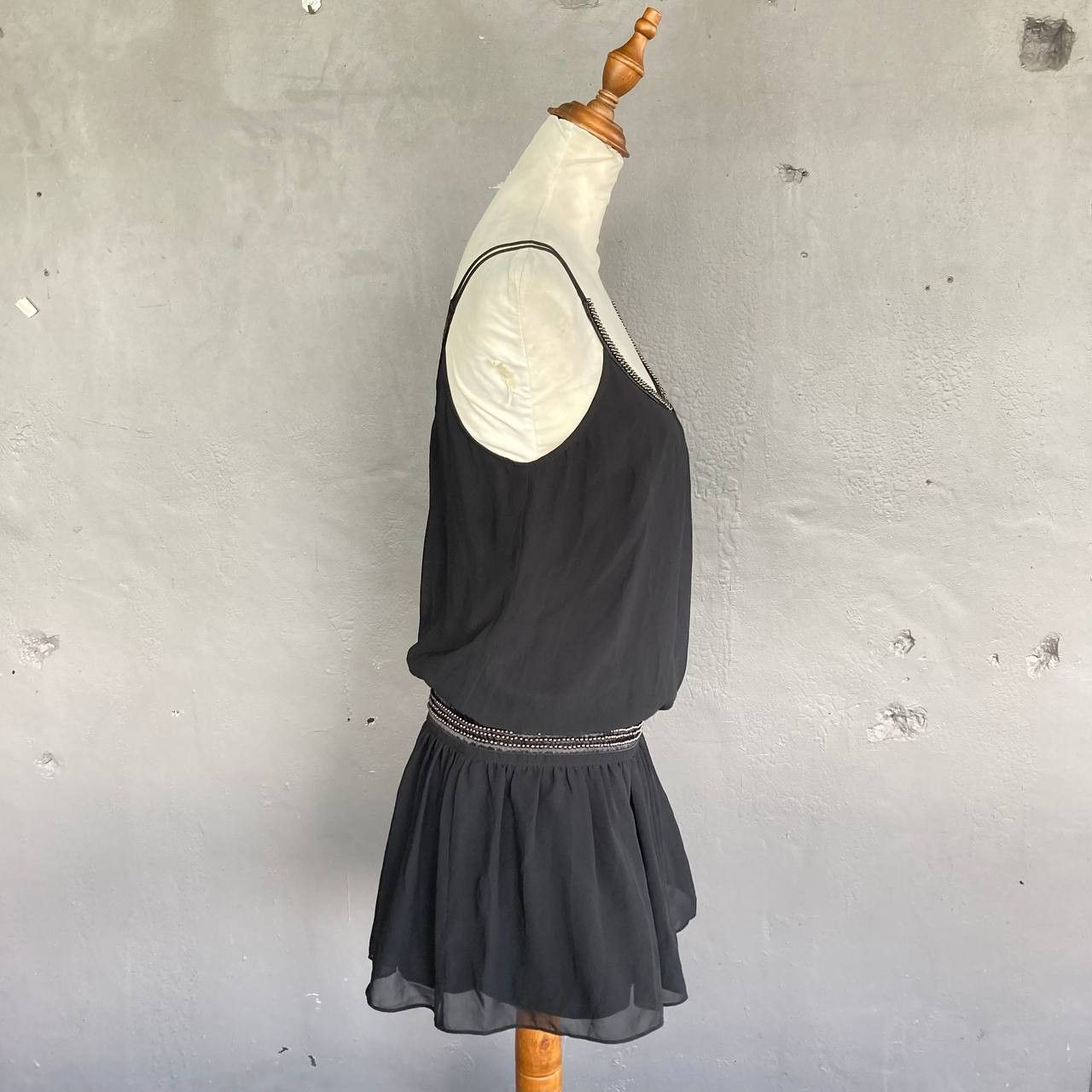 Guess Guess LA Beaded Drop Waist Dress Size M / US 6-8 / IT 42-44 - 2 Thumbnail
