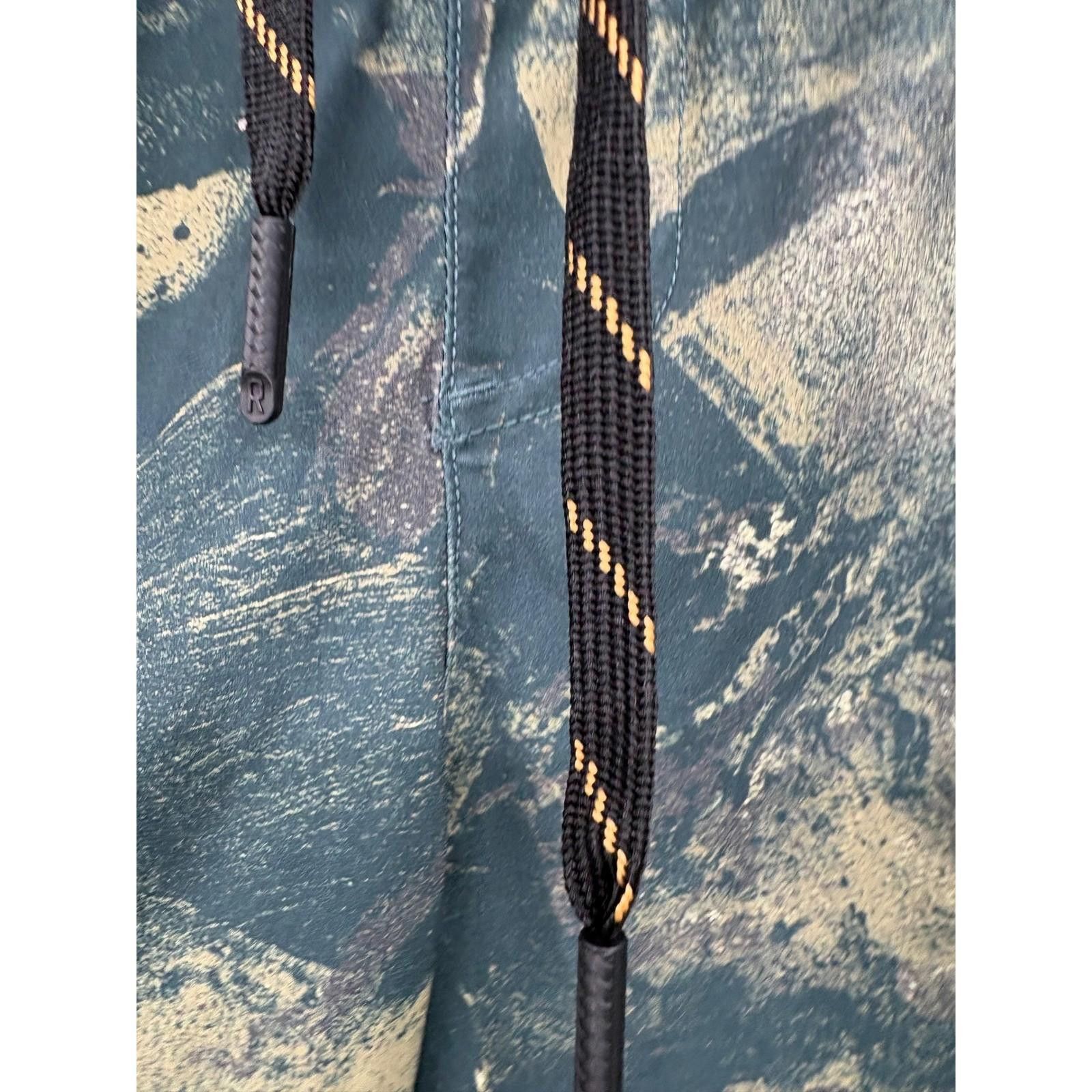 Rhone Rhone Pursuit 7-inch unlined shorts in a green/black camo XL Size US 36 / EU 52 - 4 Thumbnail