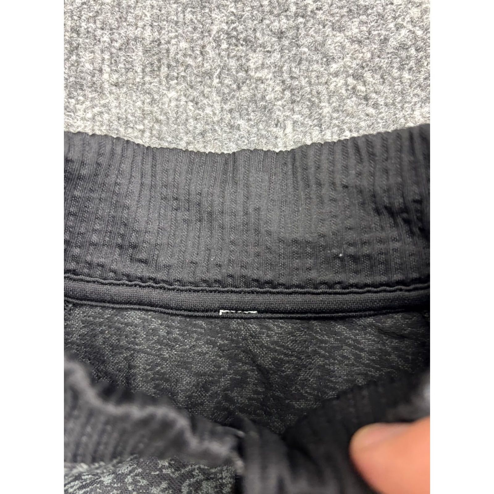 Lululemon Lululemon Pullover Mens Medium Gray Quarter Zip Long Sleeve Running Shirt Top Size US M / EU 48-50 / 2 - 4 Thumbnail