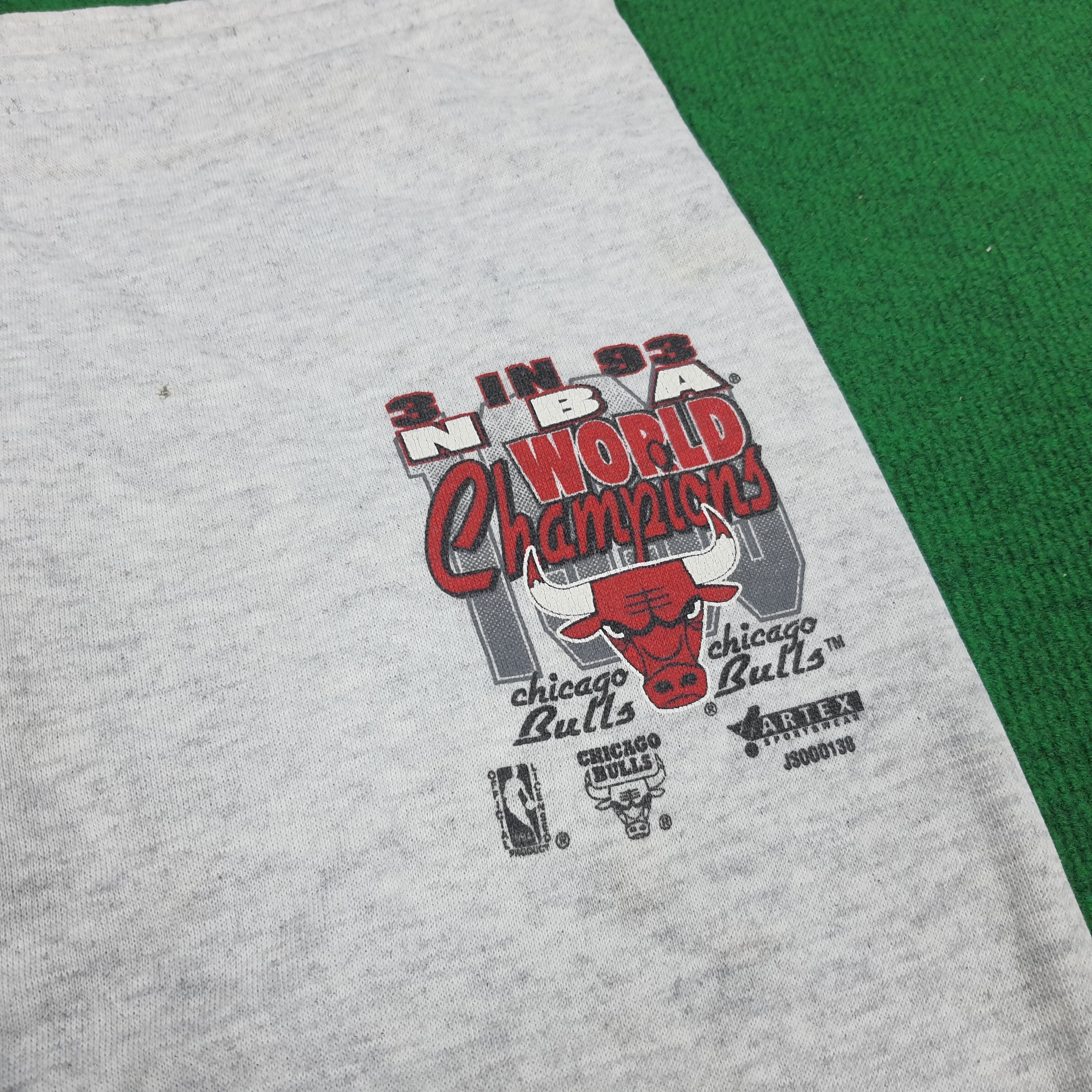 NBA × Vintage Vintage NBA World Champs Chicago Bulls Sweatpants Size US 35 - 2 Thumbnail
