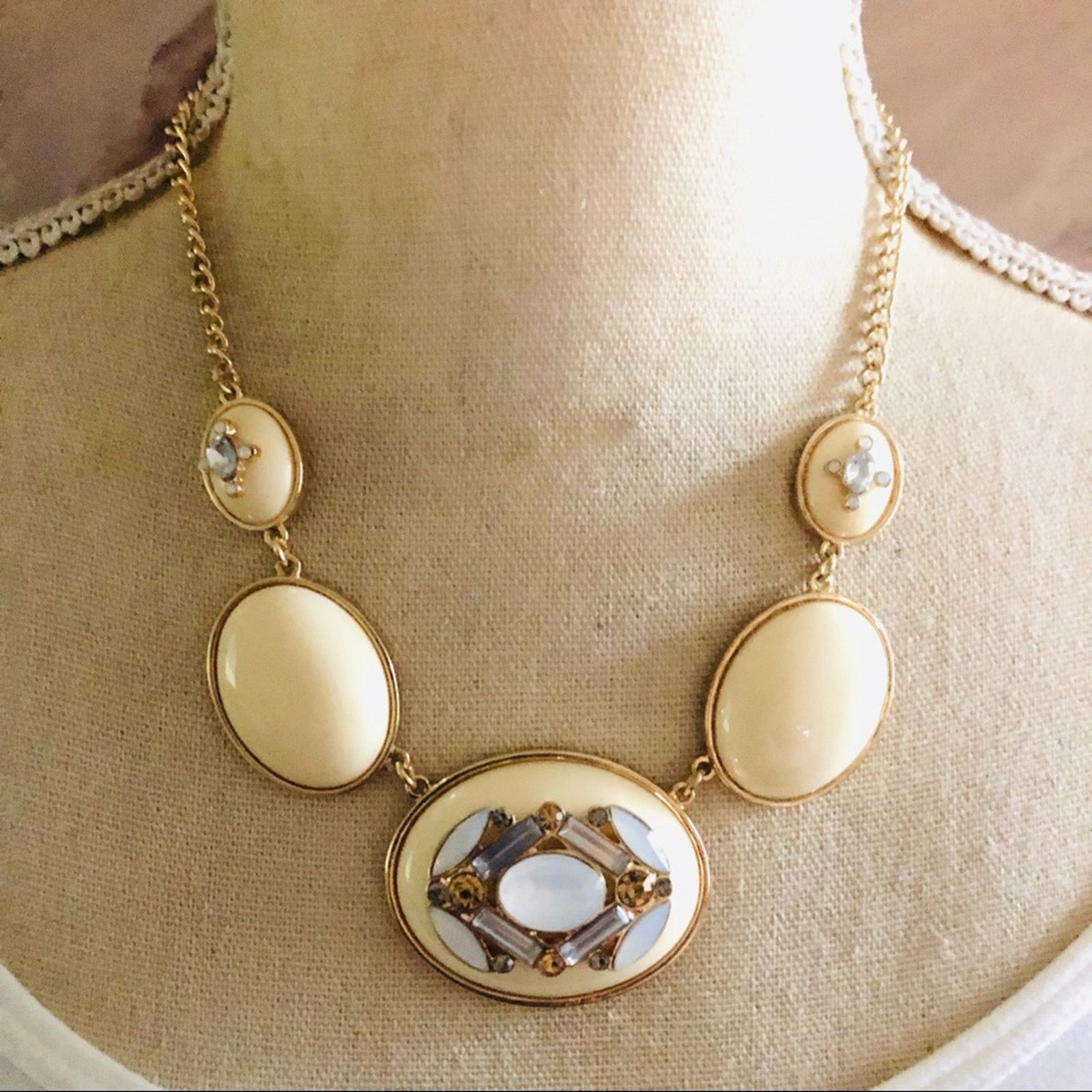 Jewelry Classy elegant graduated cream faceted stone accent necklace Size ONE SIZE - 1 Thumbnail