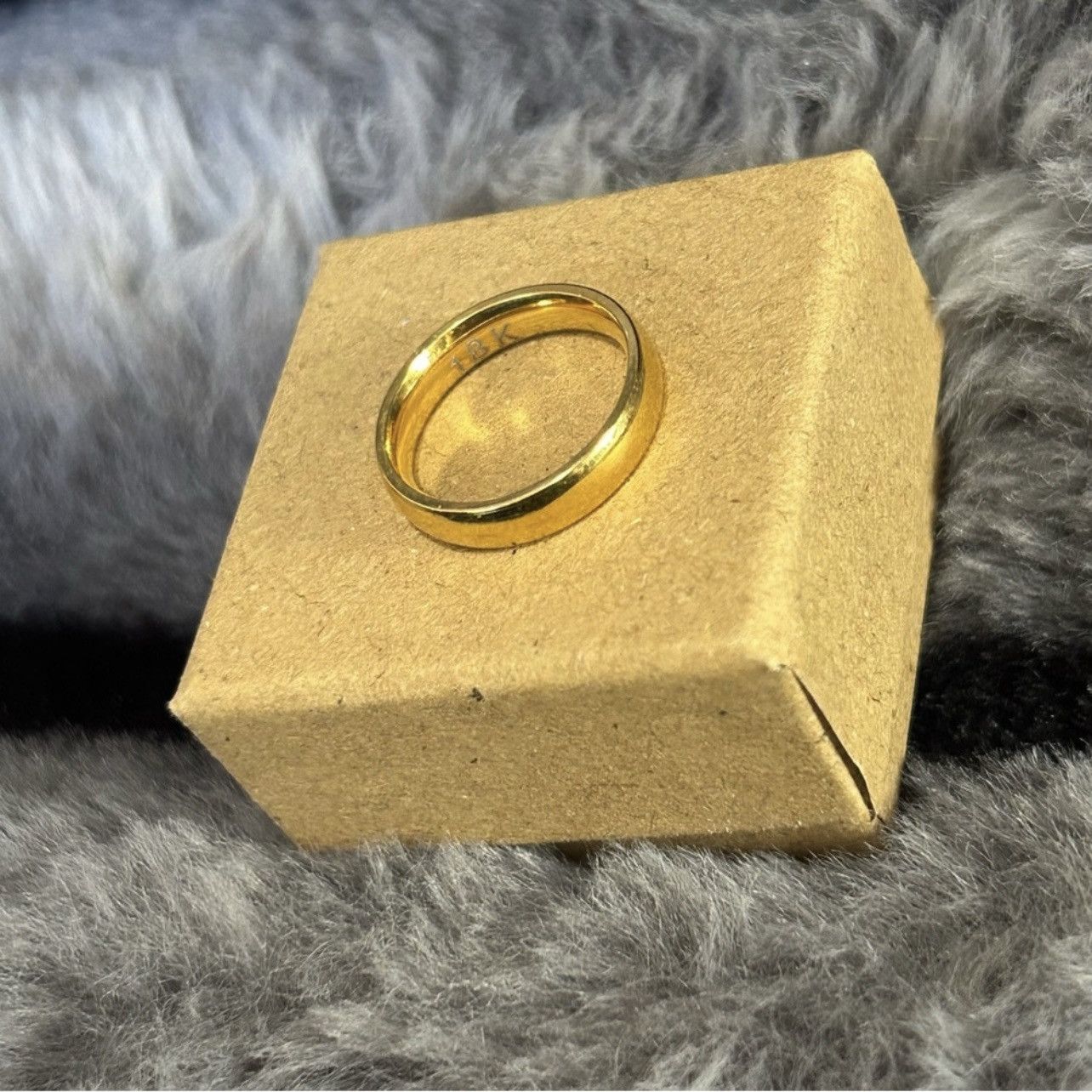 Jewelry Ladies 18kt solid yellow gold 4mm classic dome band NIB 4.5 Size ONE SIZE - 2 Thumbnail