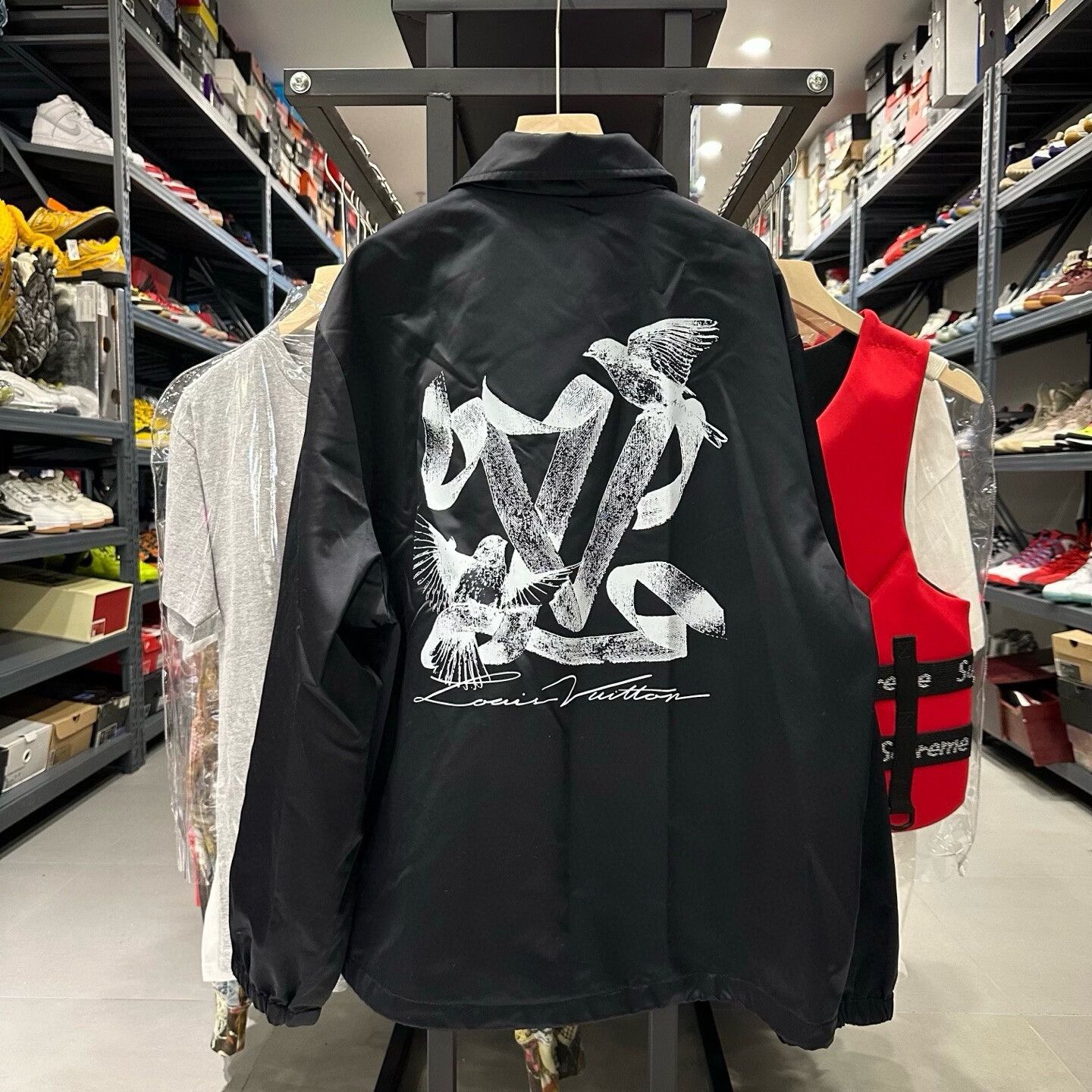 Louis Vuitton louis vuitton fw23 logo embroidery jacket Size US L / EU 52-54 / 3 - 1 Thumbnail