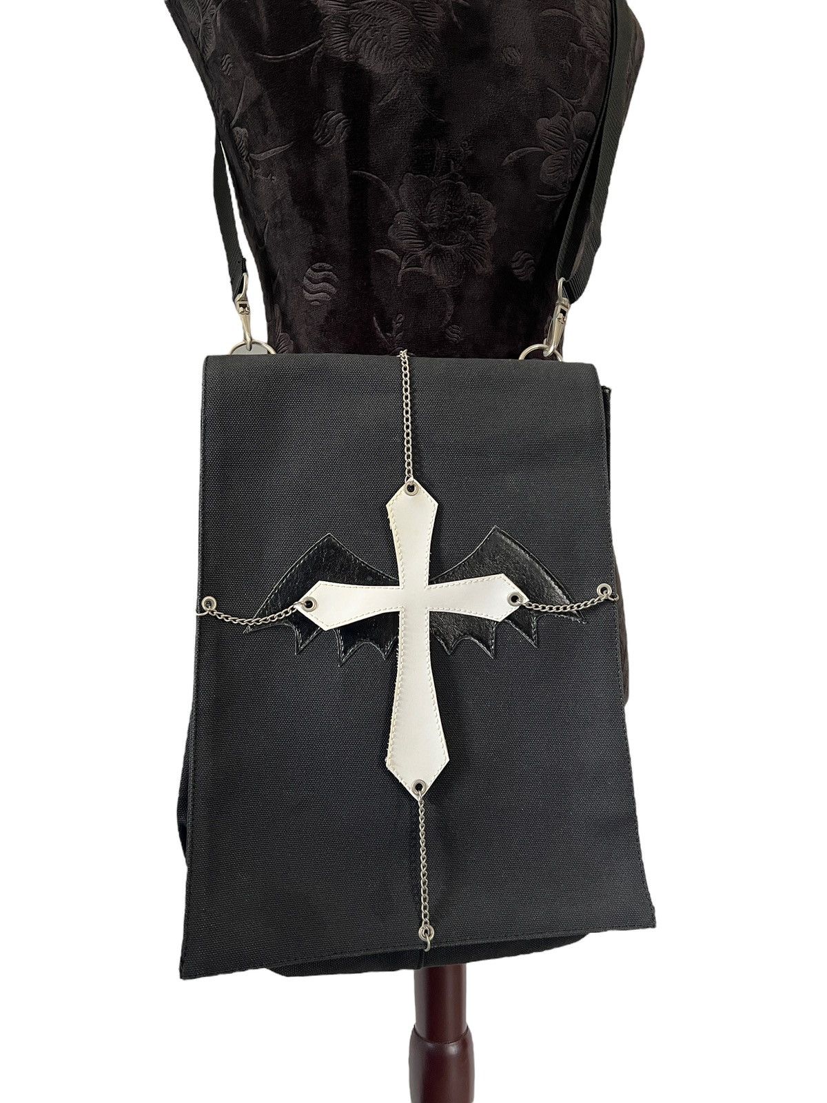 Japanese Brand × Seditionaries Spica 🇯🇵 Goth Cross Chain Sling Bag Size ONE SIZE - 11 Thumbnail
