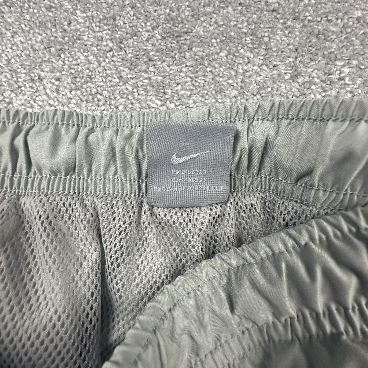 Nike Vintage Nike Cargo Track Pants Mens Large Gray Baggy Y2K Size US 33 - 8 Thumbnail