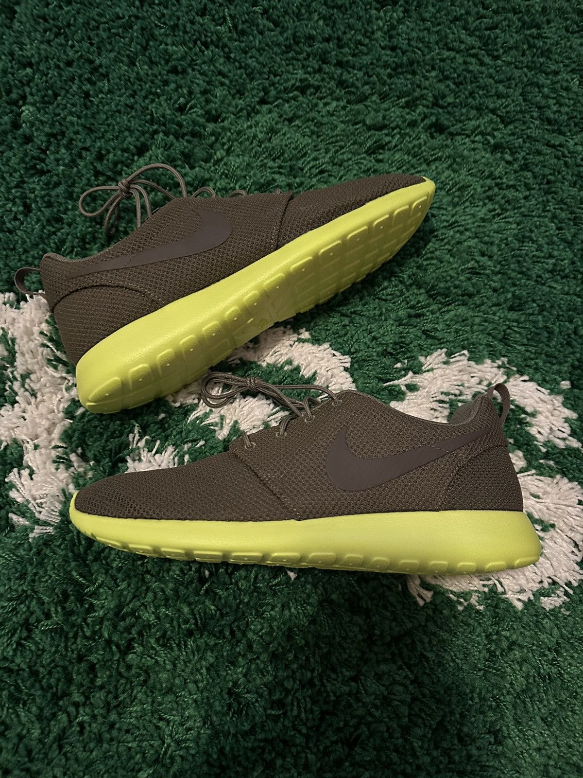 Nike Nike Roshe One Green Volt Sneakers 11 Size US 11 / EU 44 - 2 Thumbnail