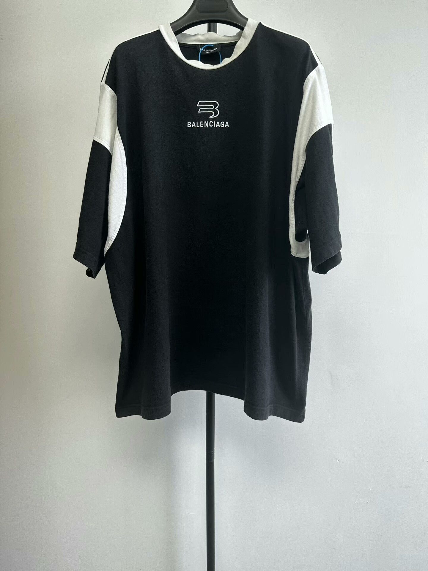 Balenciaga Balenciaga Contrast Letter Print Round Neck Tee Size M / US 6-8 / IT 42-44 - 1 Thumbnail