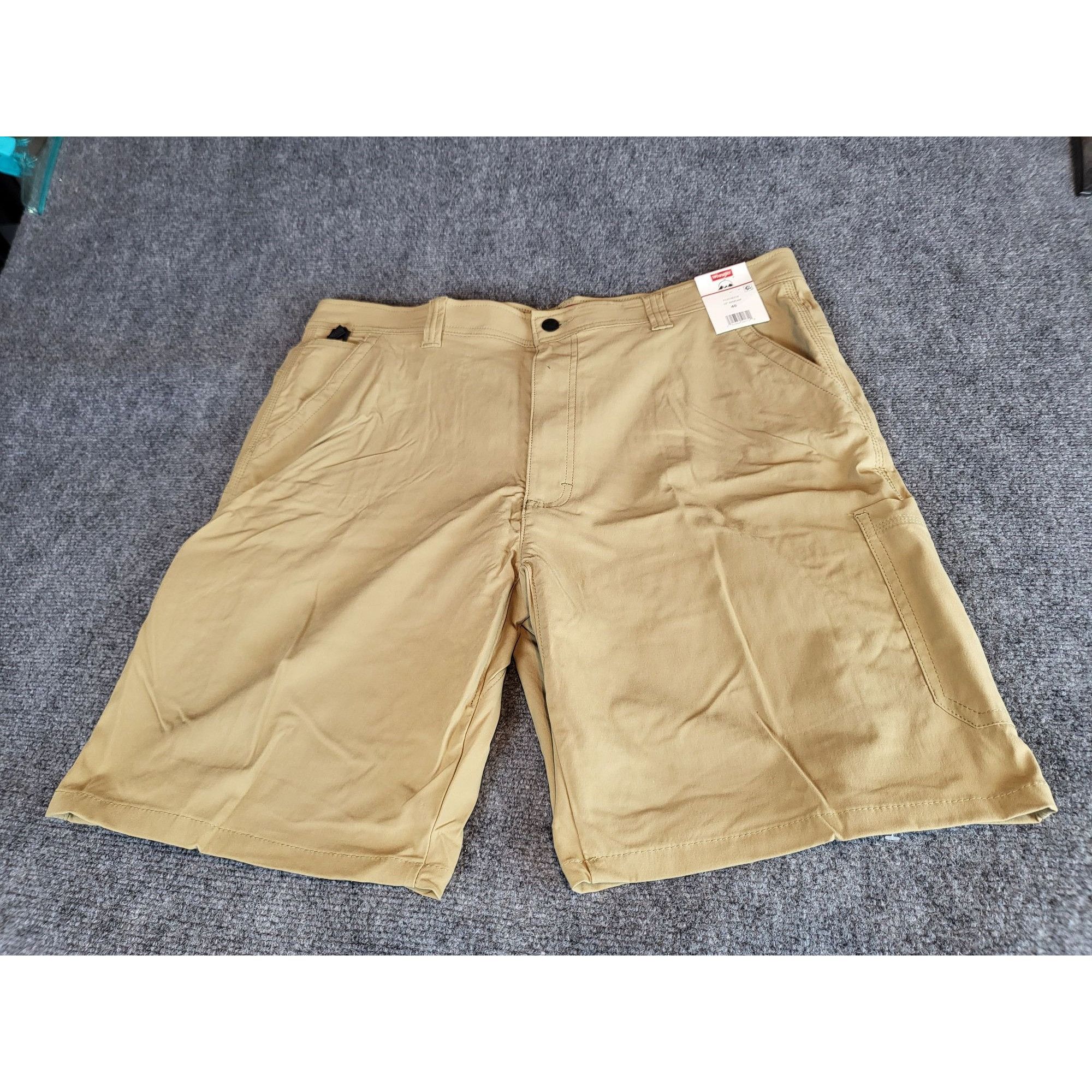 Wrangler Wrangler Performance Elastic Waist Shorts Men Sz 40 Khaki Br Size US 40 / EU 56 - 1 Thumbnail
