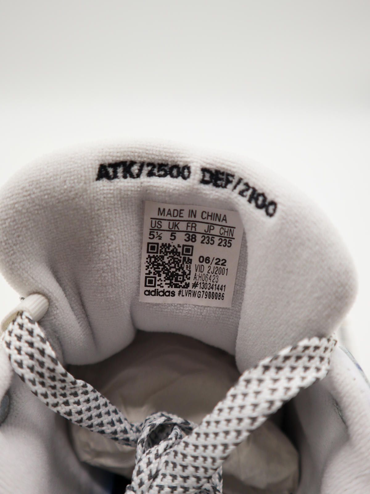 Adidas adidas Originals x Yu‑Gi‑Oh! ADI2000 – H06423 - RARE Size US 6 / EU 39 - 3 Thumbnail