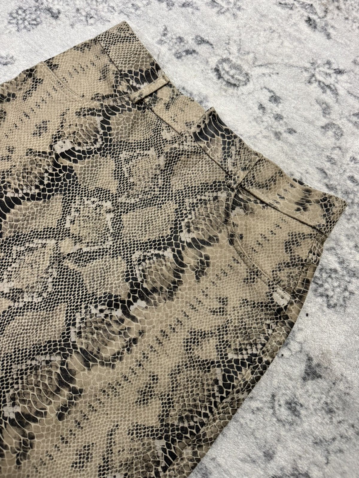 Zara ZARA PYTHON STYLE MIDI SKIRT Size 26" / US 2 / IT 38 - 2 Thumbnail
