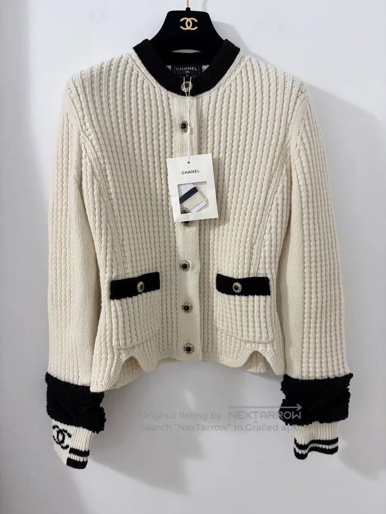 Chanel Chanel Ski series black and white cardigan coat Size XS / US 0-2 / IT 36-38 - 1 Thumbnail